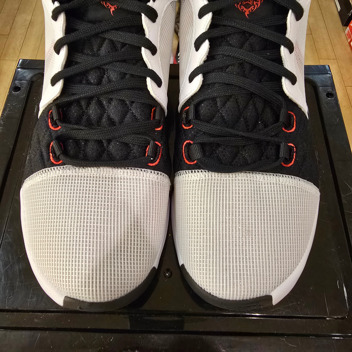 Lebron Witness 8 White University Red Black SZ 11.5 MISSING LID