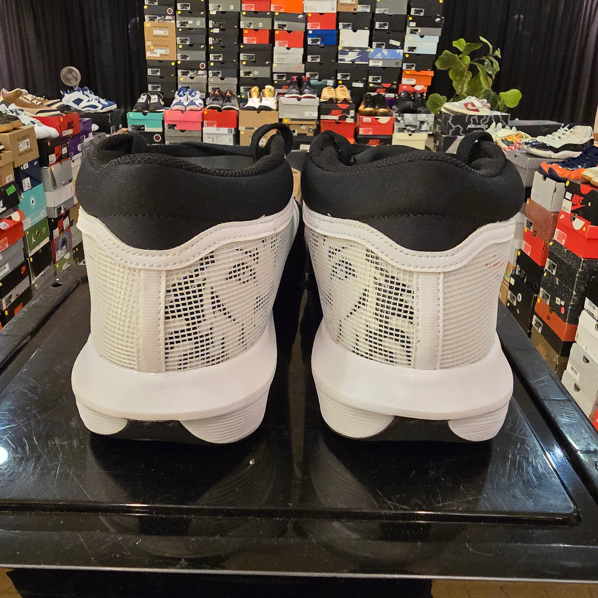 Lebron Witness 8 White University Red Black SZ 11.5 MISSING LID
