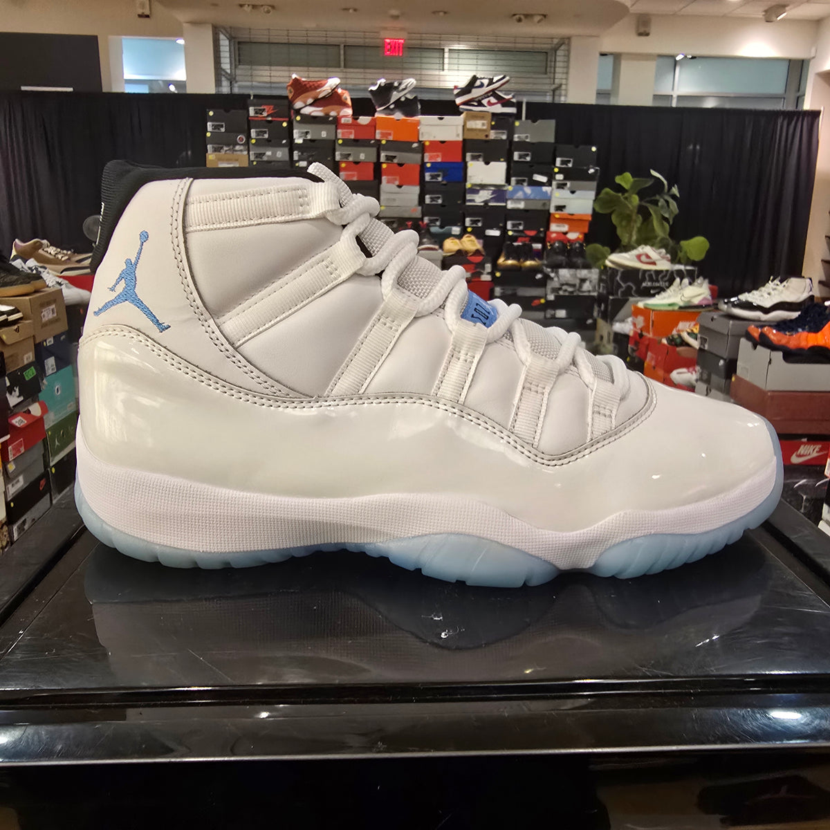 Jordan 11 Retro Legend Blue (2024) SZ 9 USED REP BOX
