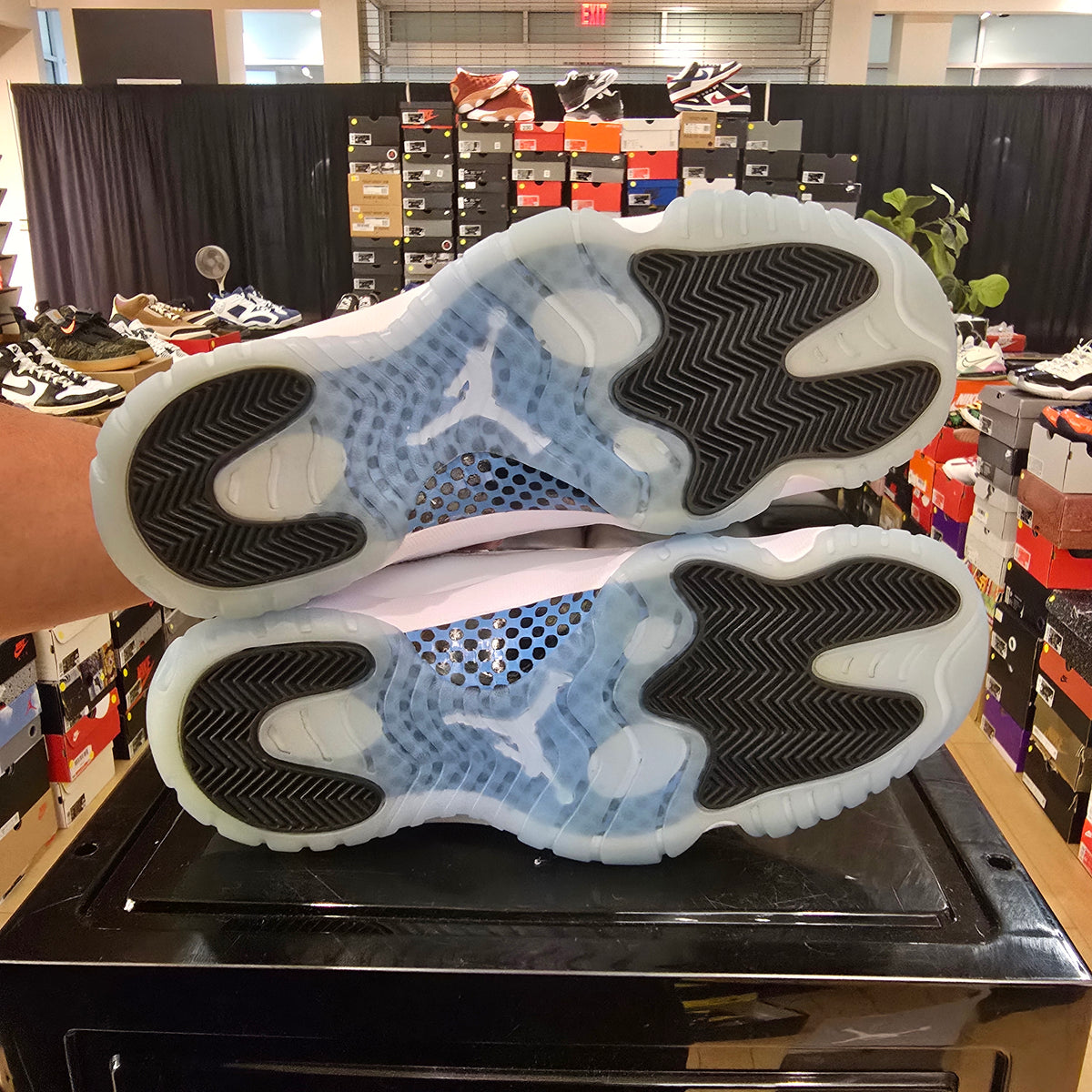 Jordan 11 Retro Legend Blue (2024) SZ 9 USED REP BOX