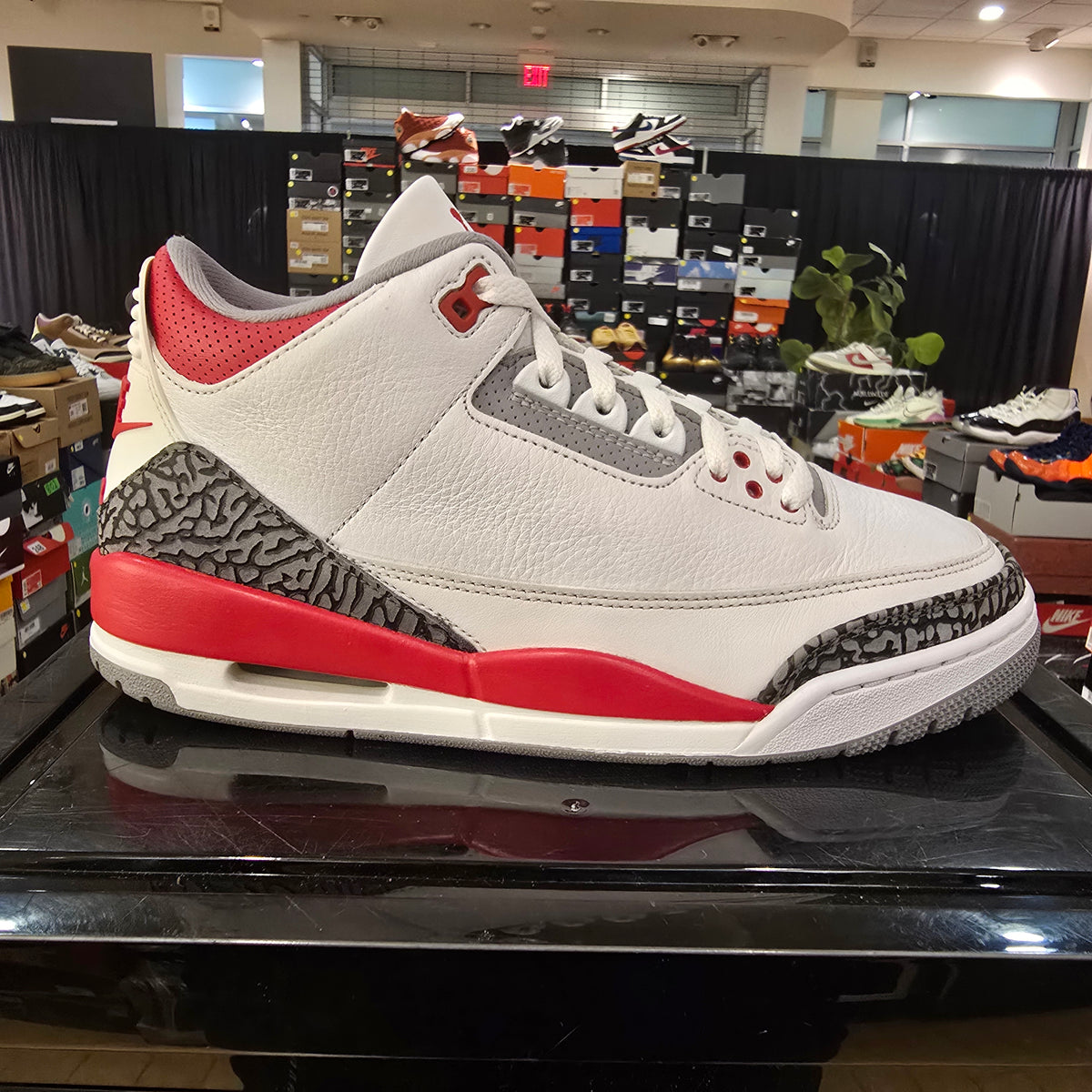 Jordan 3 Retro Fire Red SZ 10 USED