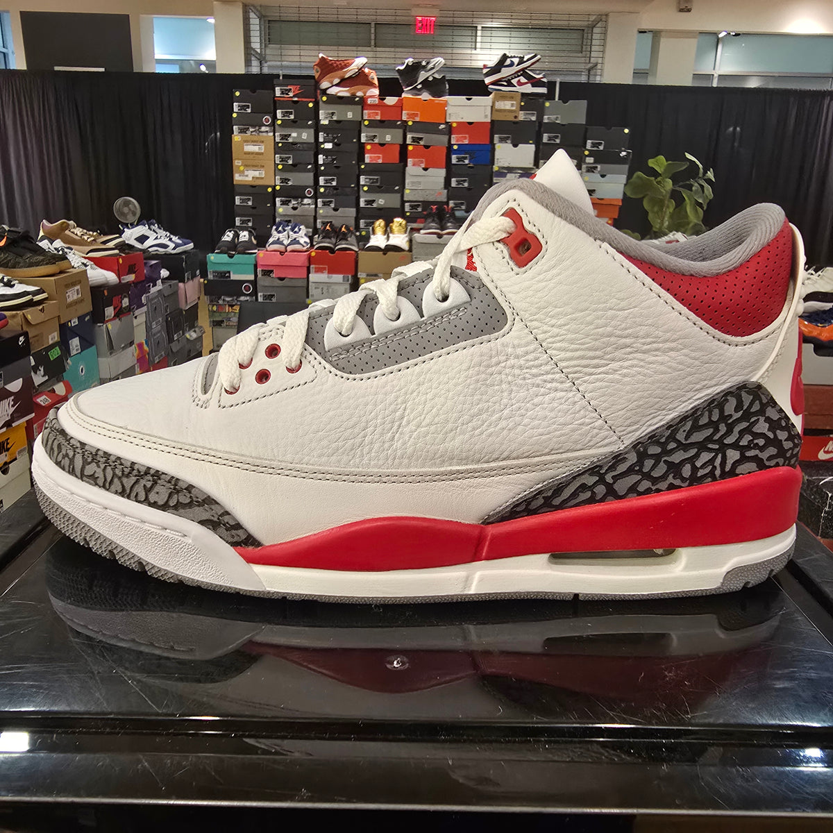 Jordan 3 Retro Fire Red SZ 10 USED