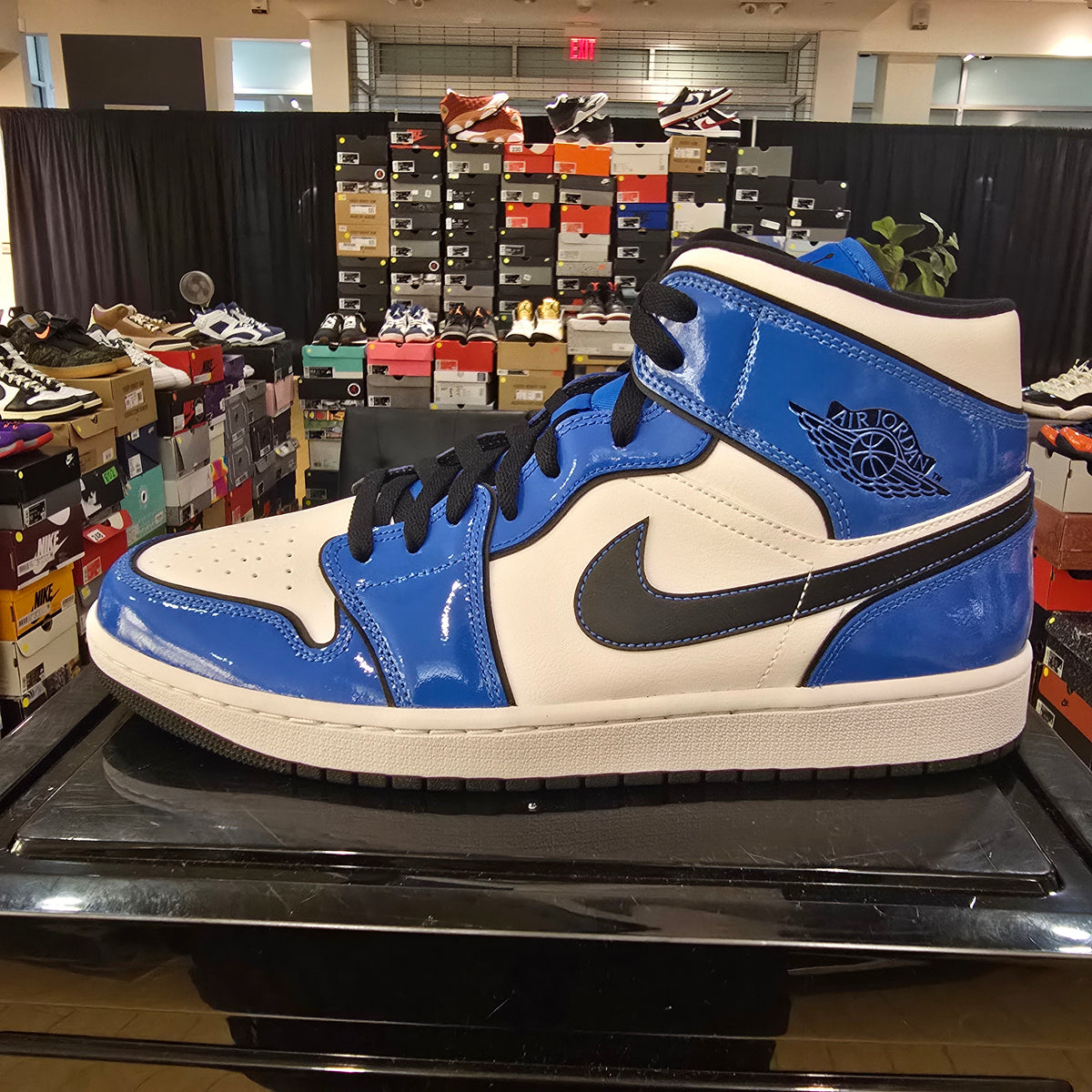 Jordan 1 Mid Signal Blue SZ 12