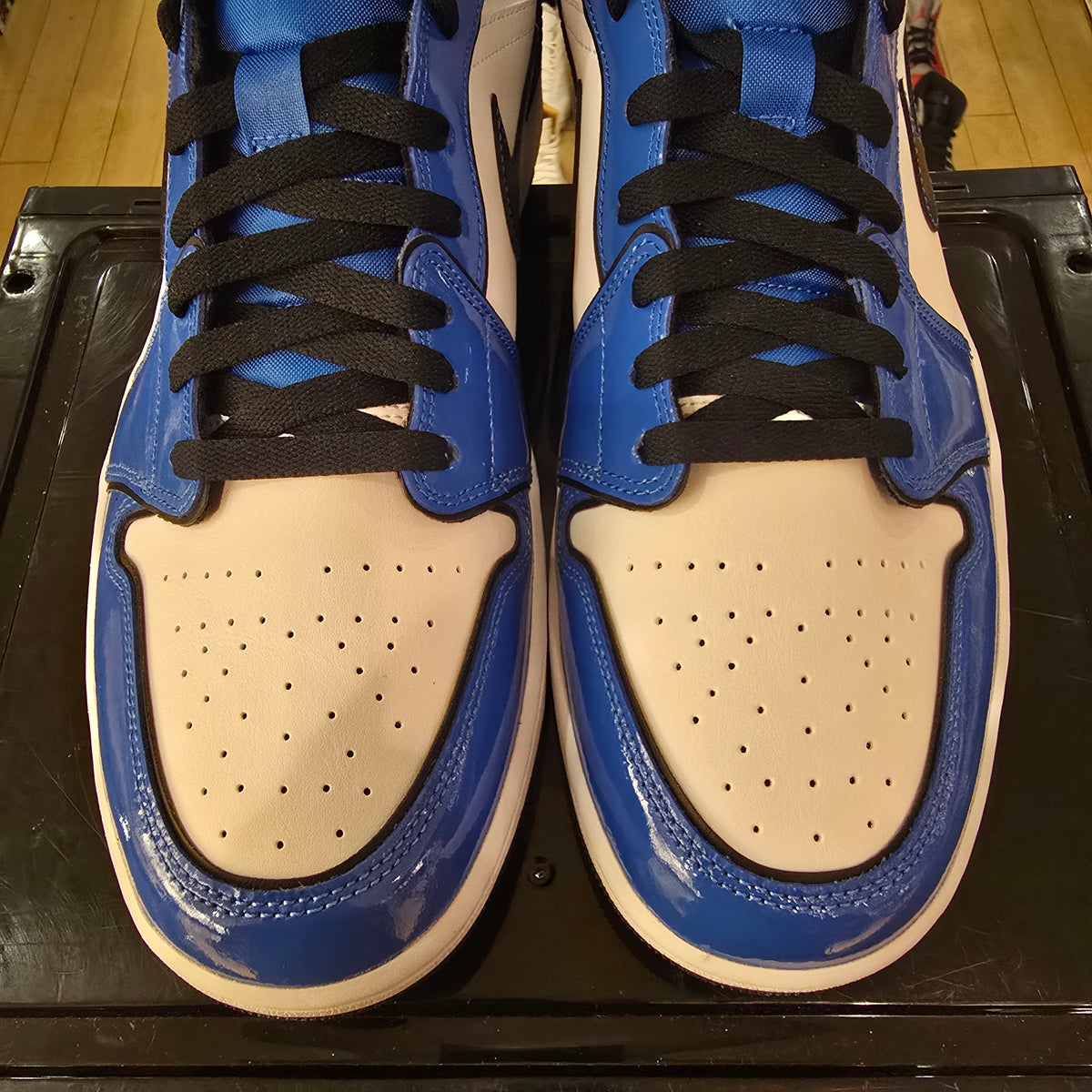 Jordan 1 Mid Signal Blue SZ 12