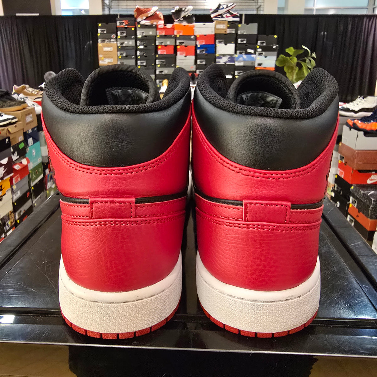 Jordan 1 Mid Banned (2020) SZ 12 USED REP BOX