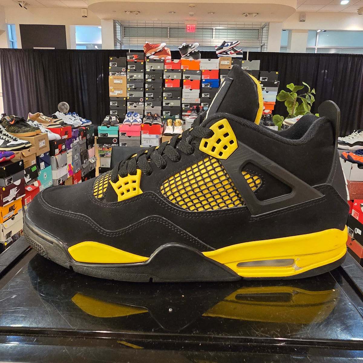 Jordan 4 Retro Thunder (2023) SZ 11 USED NO BOX