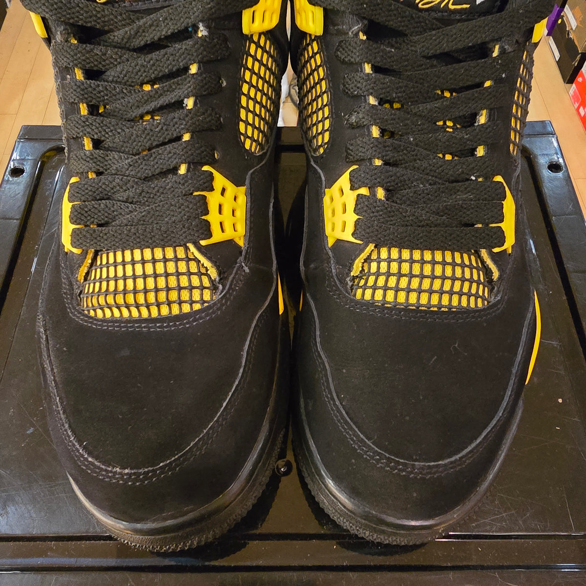Jordan 4 Retro Thunder (2023) SZ 11 USED NO BOX