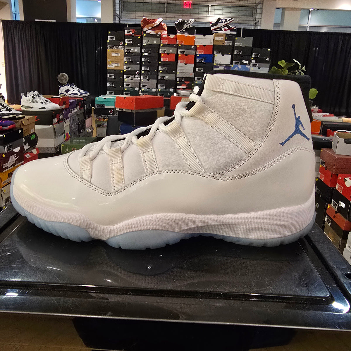 Jordan 11 Retro Legend Blue (2024) SZ 10.5 USED