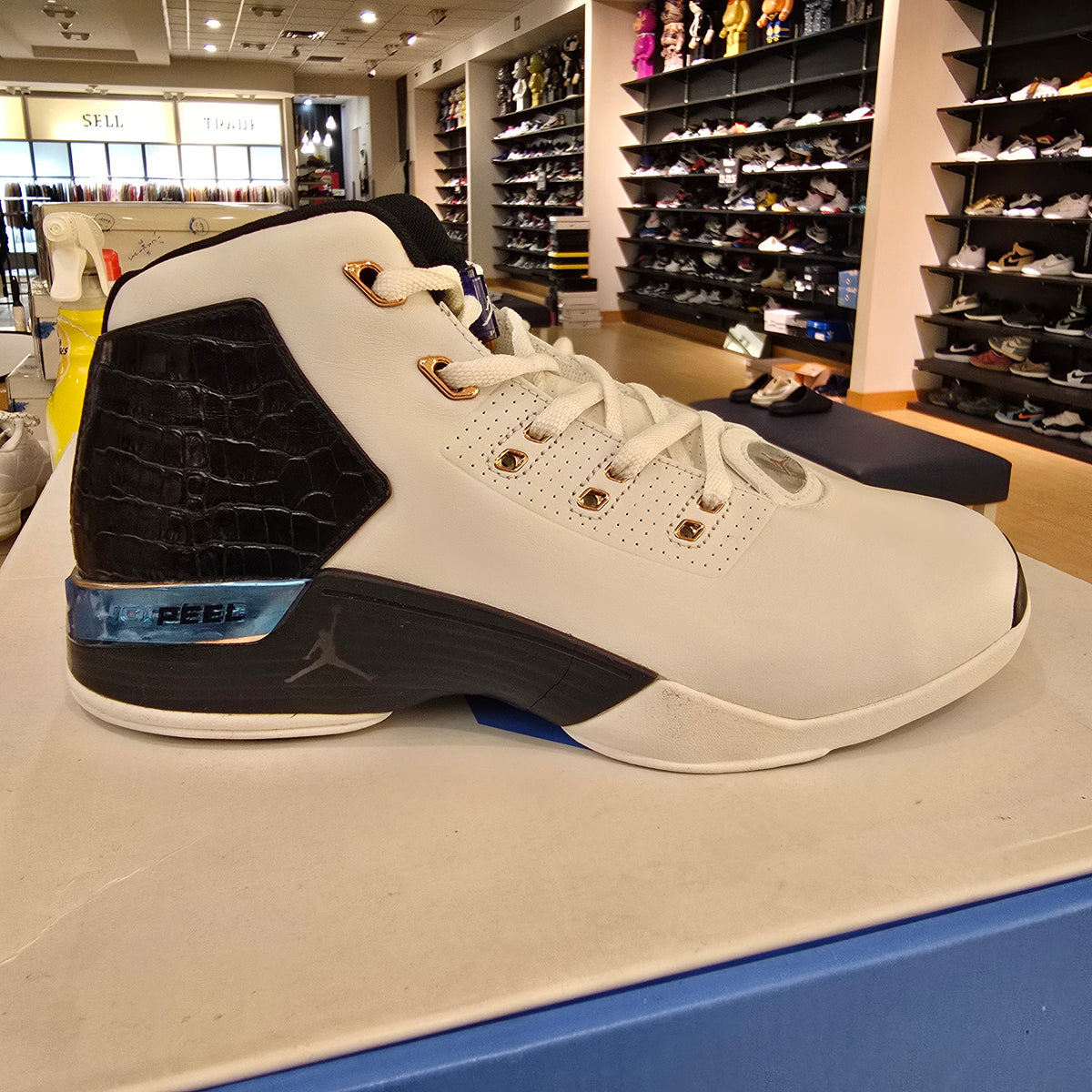 Jordan 17 OG White Black Copper SZ 9 (Cracking and Age Defects)