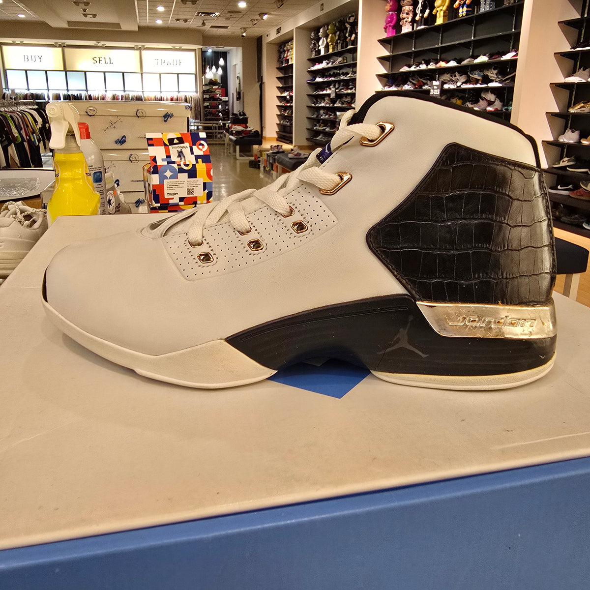 Jordan 17 OG White Black Copper SZ 9 (Cracking and Age Defects)