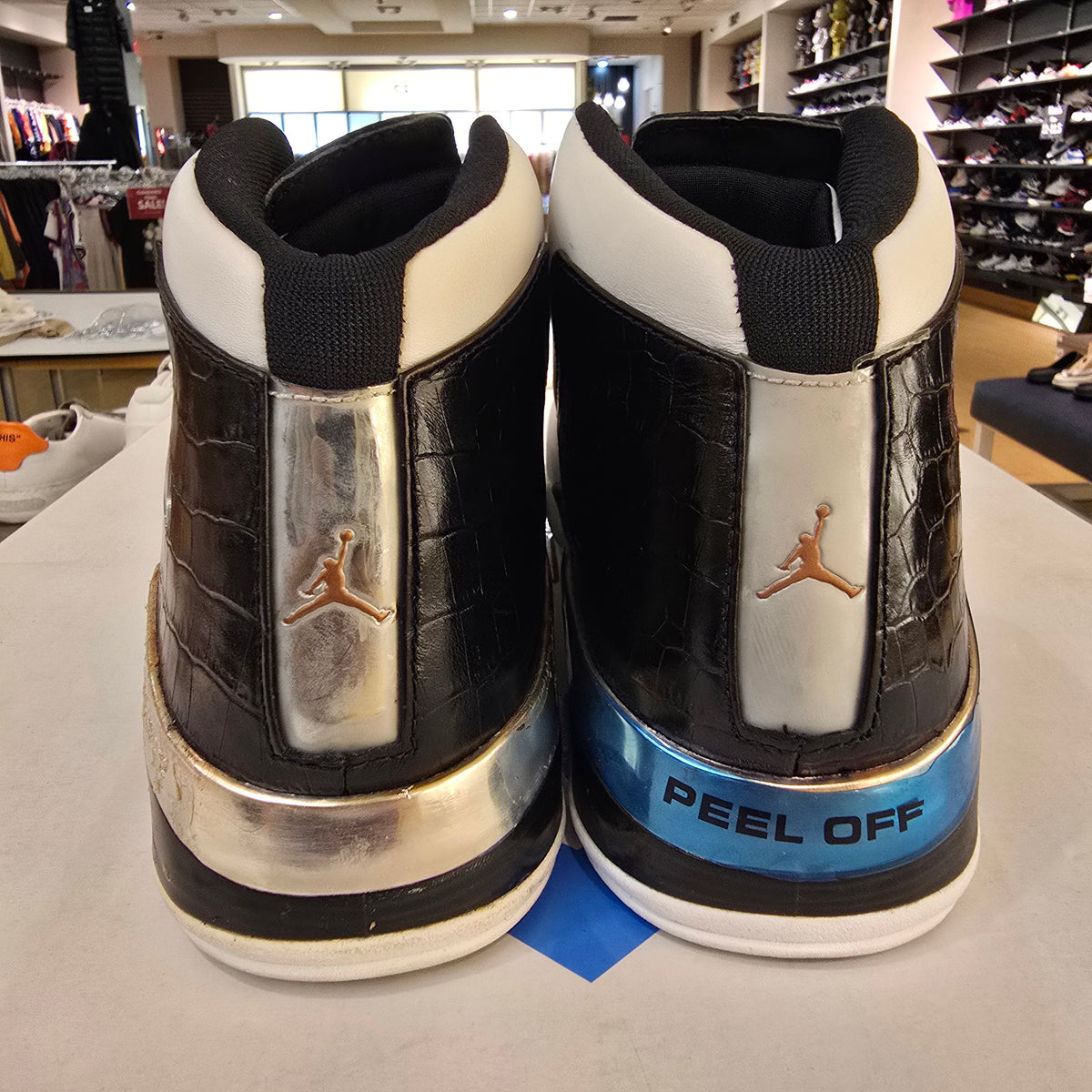 Jordan 17 OG White Black Copper SZ 9 (Cracking and Age Defects)