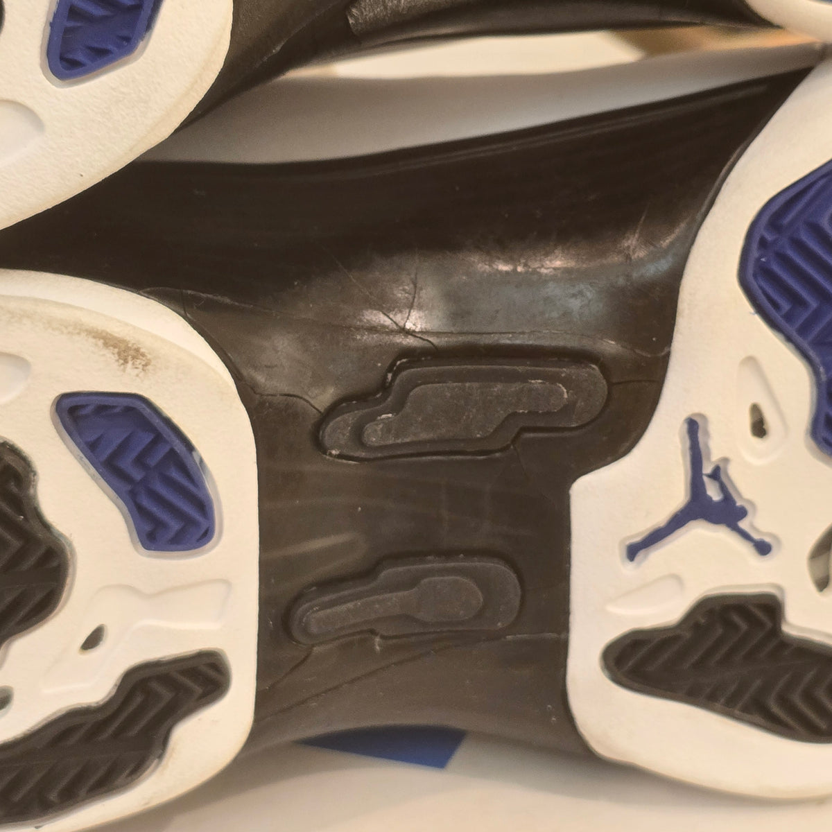 Jordan 17 OG White Black Copper SZ 9 (Cracking and Age Defects)