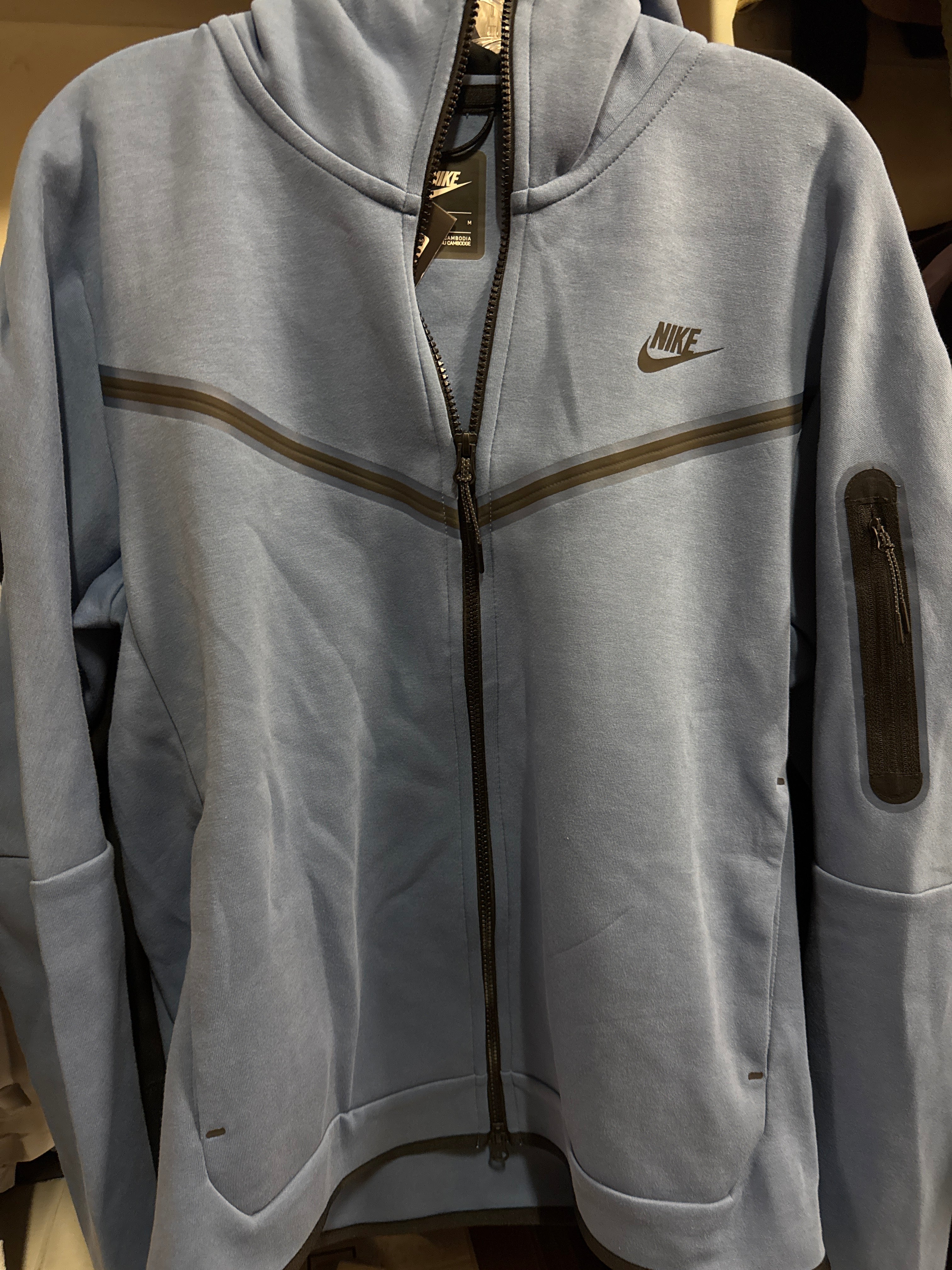 Nike Tech Fleece Sample Color Men SZ Medium