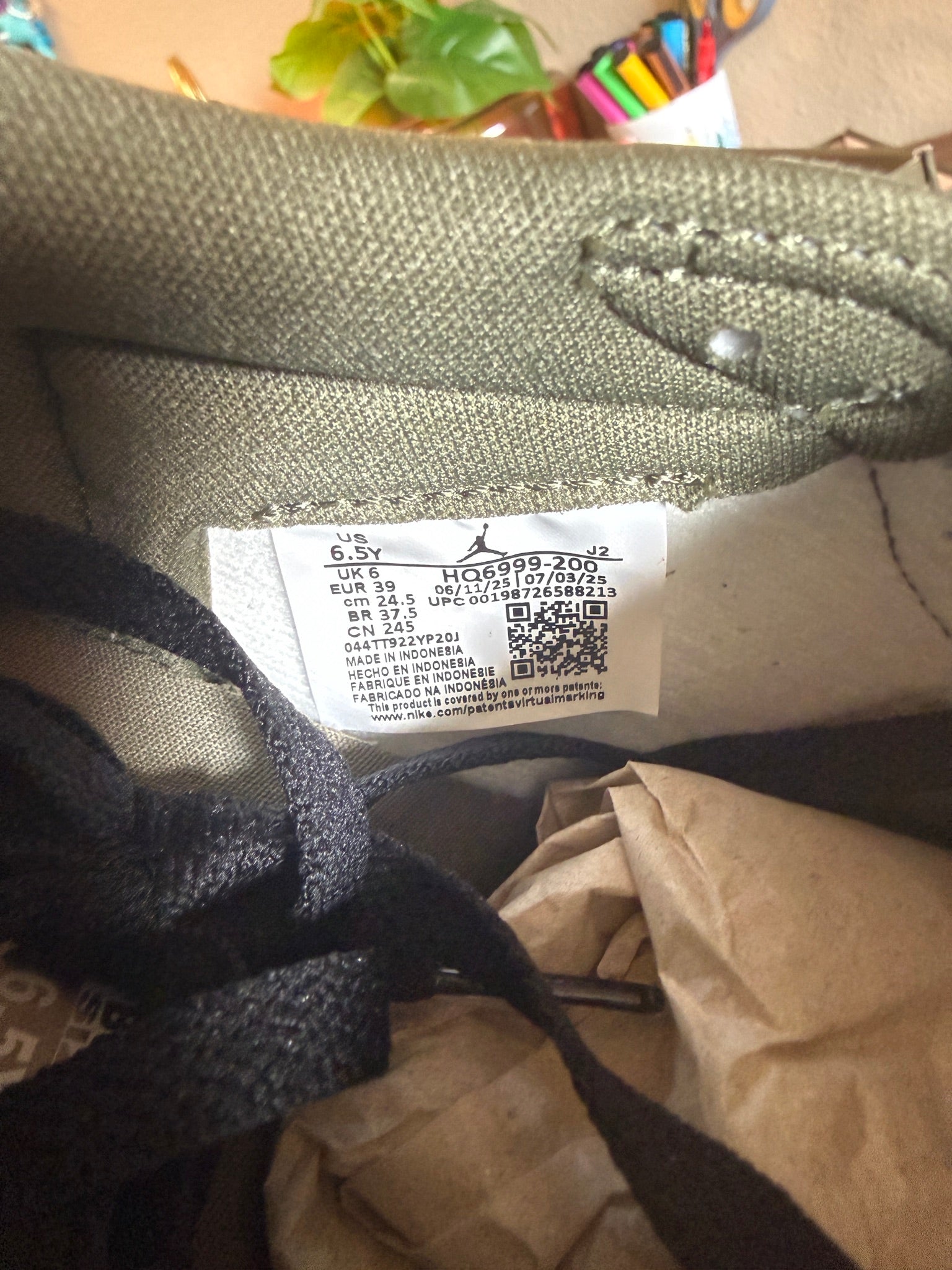 Jordan 1 Retro Low OG Medium Olive (GS) Size 6.5Y