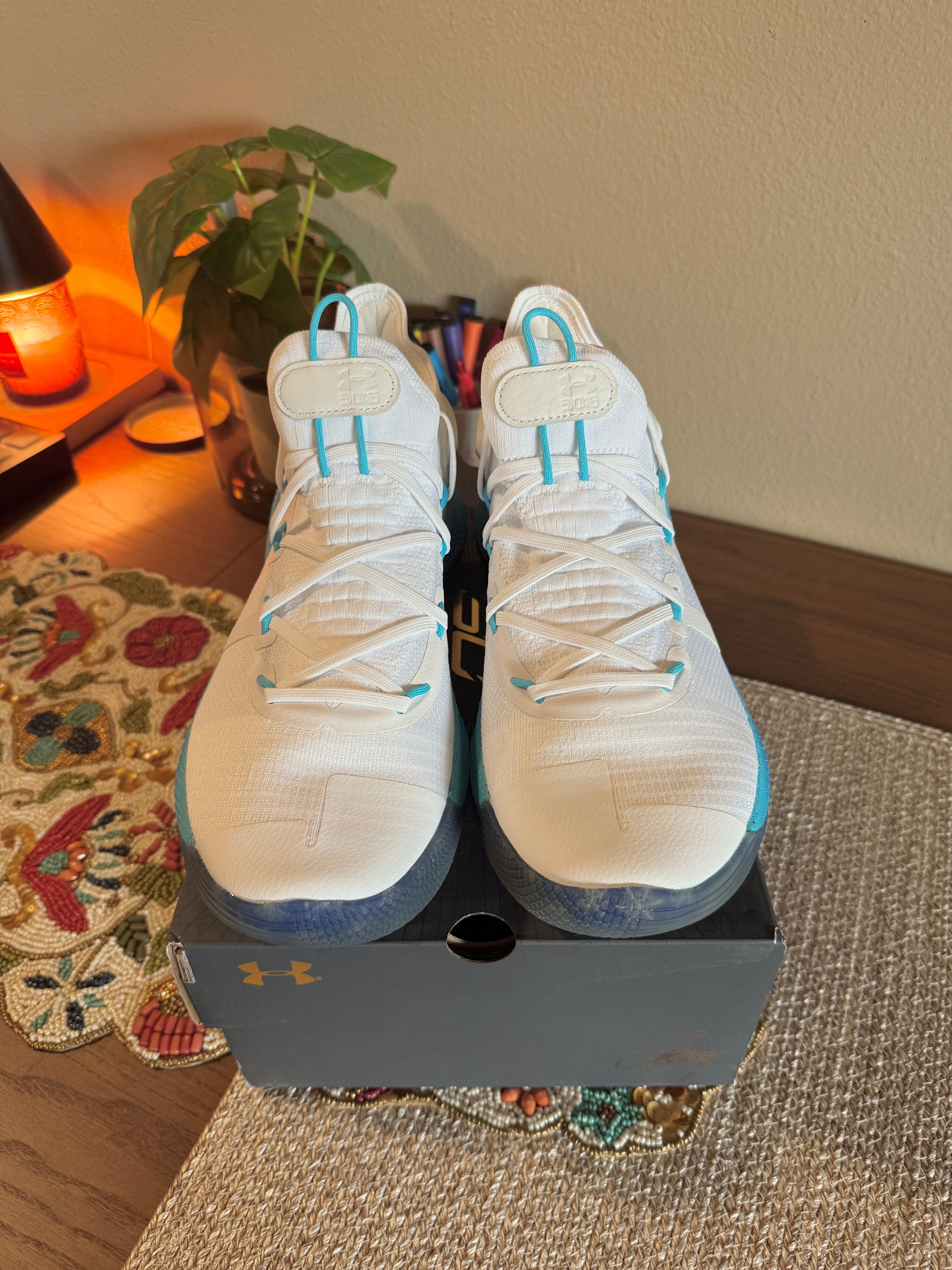 Under Armour Curry 6 Christmas in the Town Size 11.5