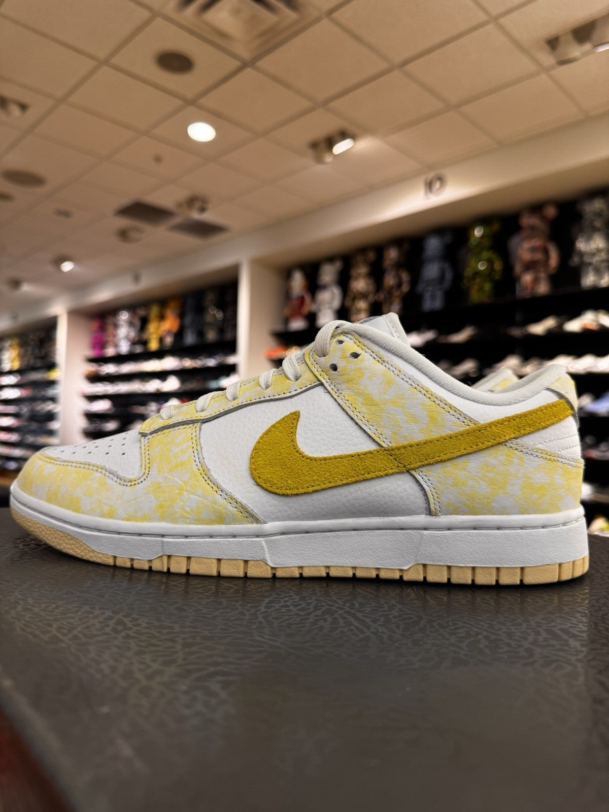 Nike Dunk OG Low Yellow Strike Womens Size 11/9.5M