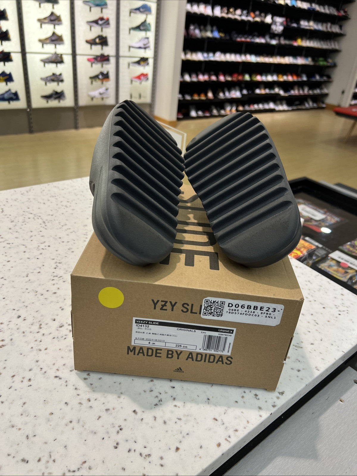 Adidas Yeezy Slide Granite (ID4132) Sz 4