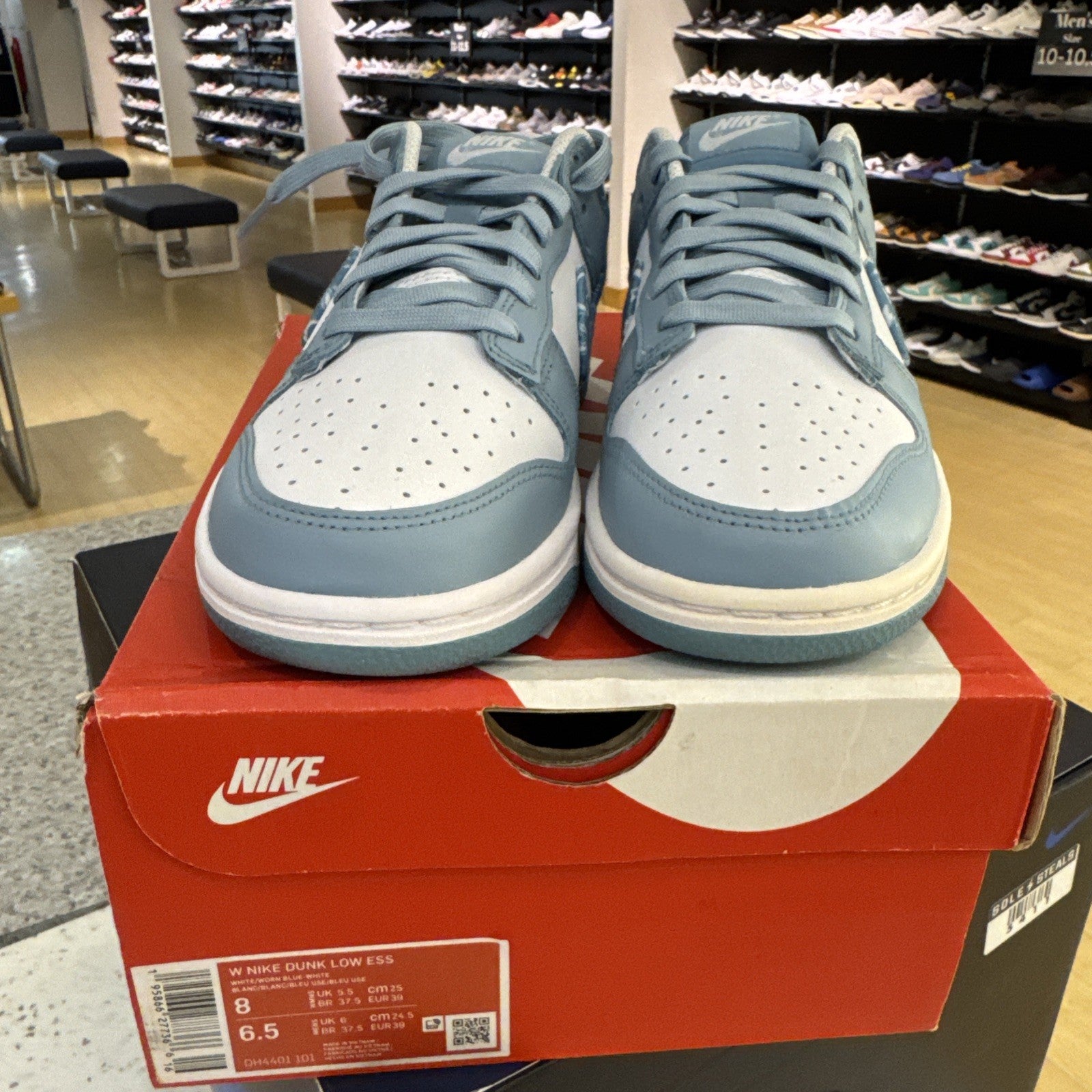 Size 8 - Nike Dunk Low Blue Paisley W YELLOWING LEFT SHOE