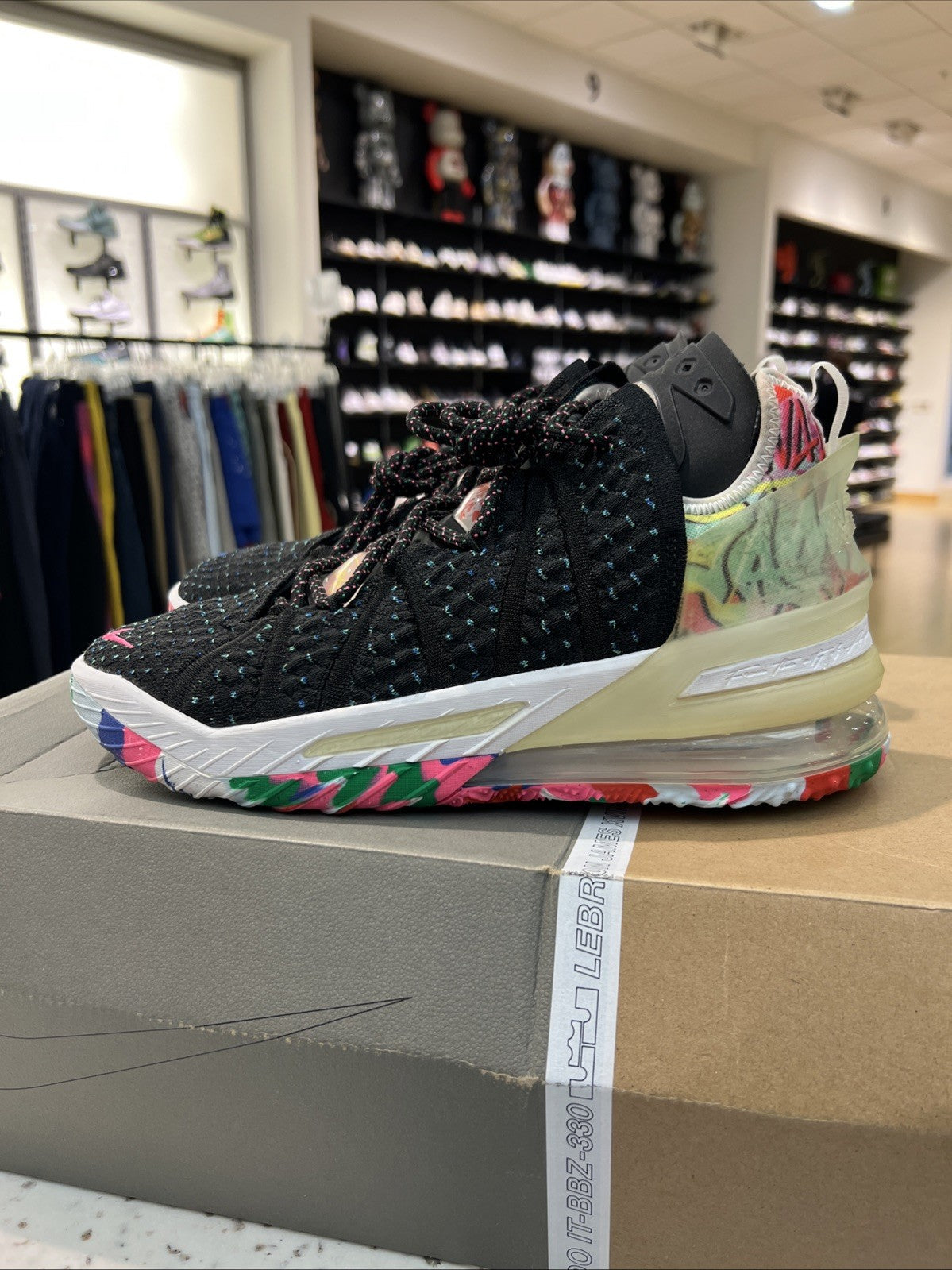 NIKE LEBRON XVIII 18 BLACK/PINK BLAST-MULTI-COLOR SZ 9.5