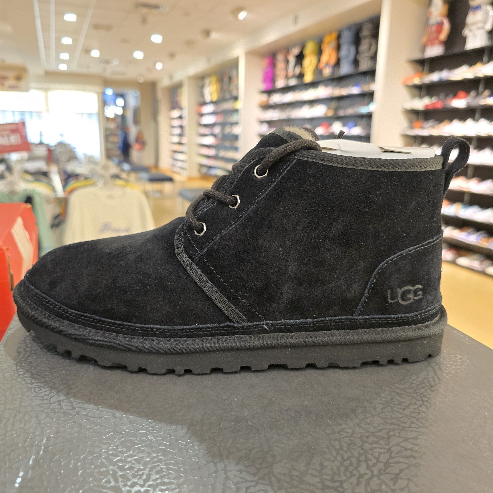 Size 11 - UGG Neumel Boot Black