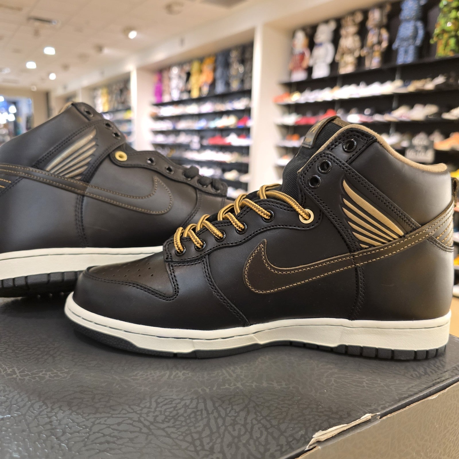 Size 9.5 - Pawnshop x Nike Dunk SB High Old Soul