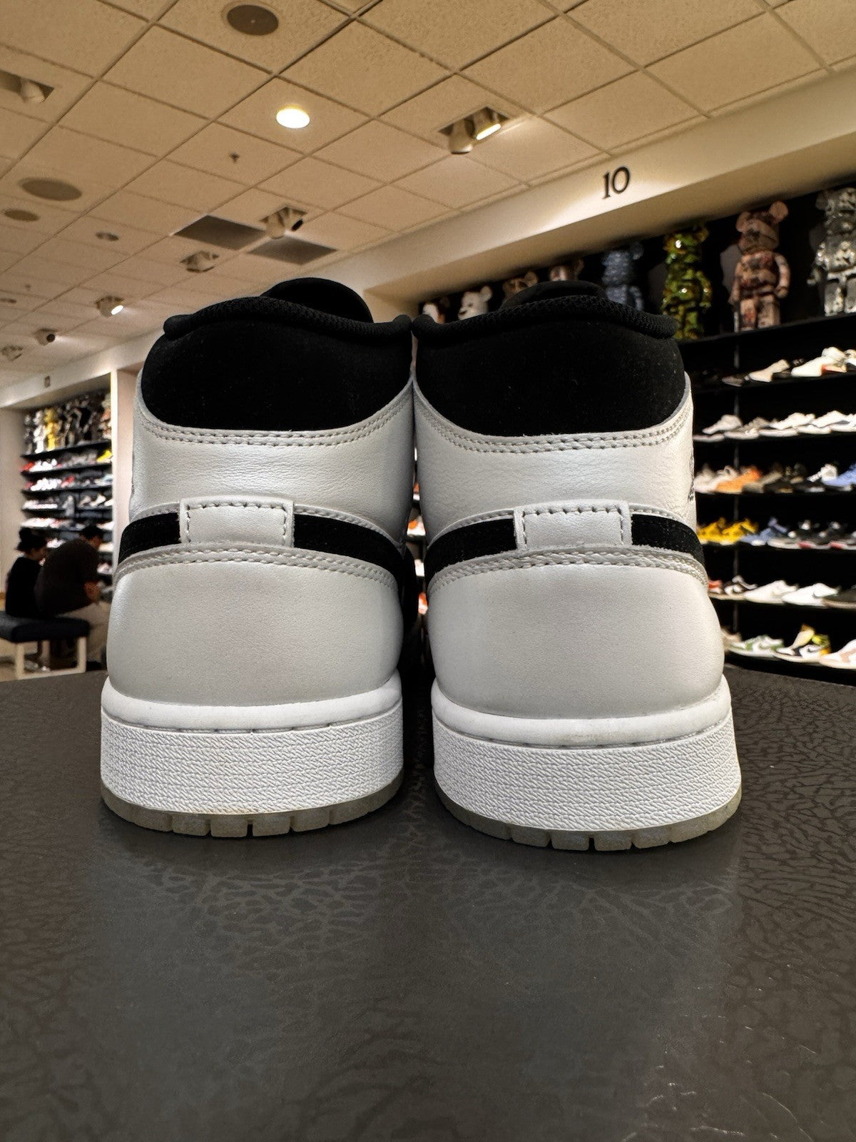 Air Jordan 1 Mid SE Diamond Shorts Size 9