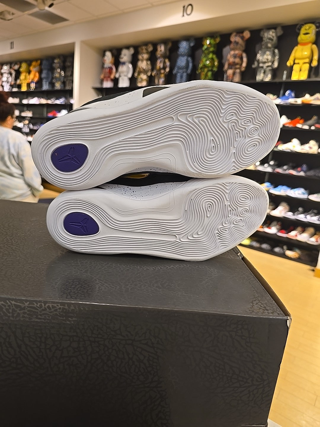 Nike Kobe 9 EM Low TB Black University Gold (GS) Sz 6.5Y