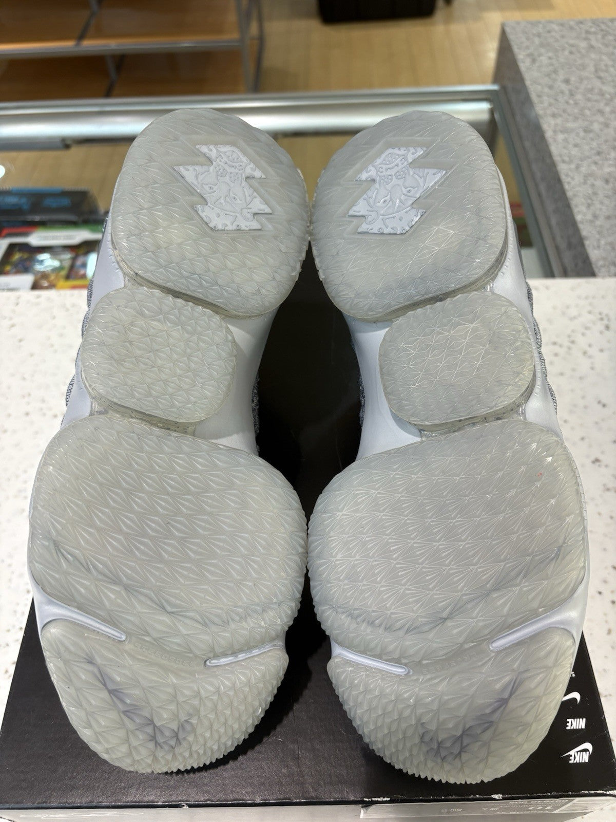 Nike LeBron 15 City Edition Size 10 MISSING LID