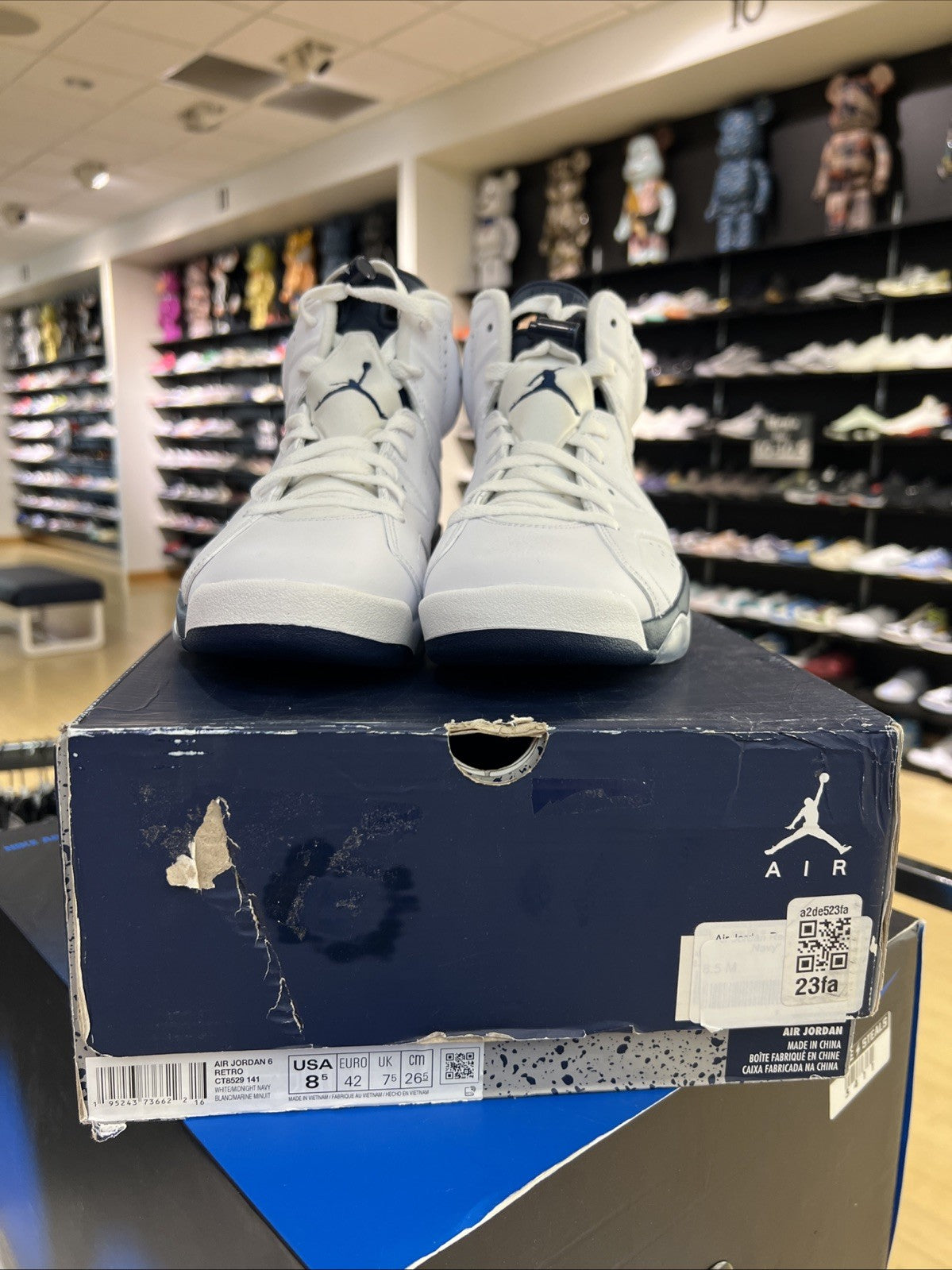 Jordan Air Jordan 6 Retro White/Midnight Navy Sz 8.5 DEFECT