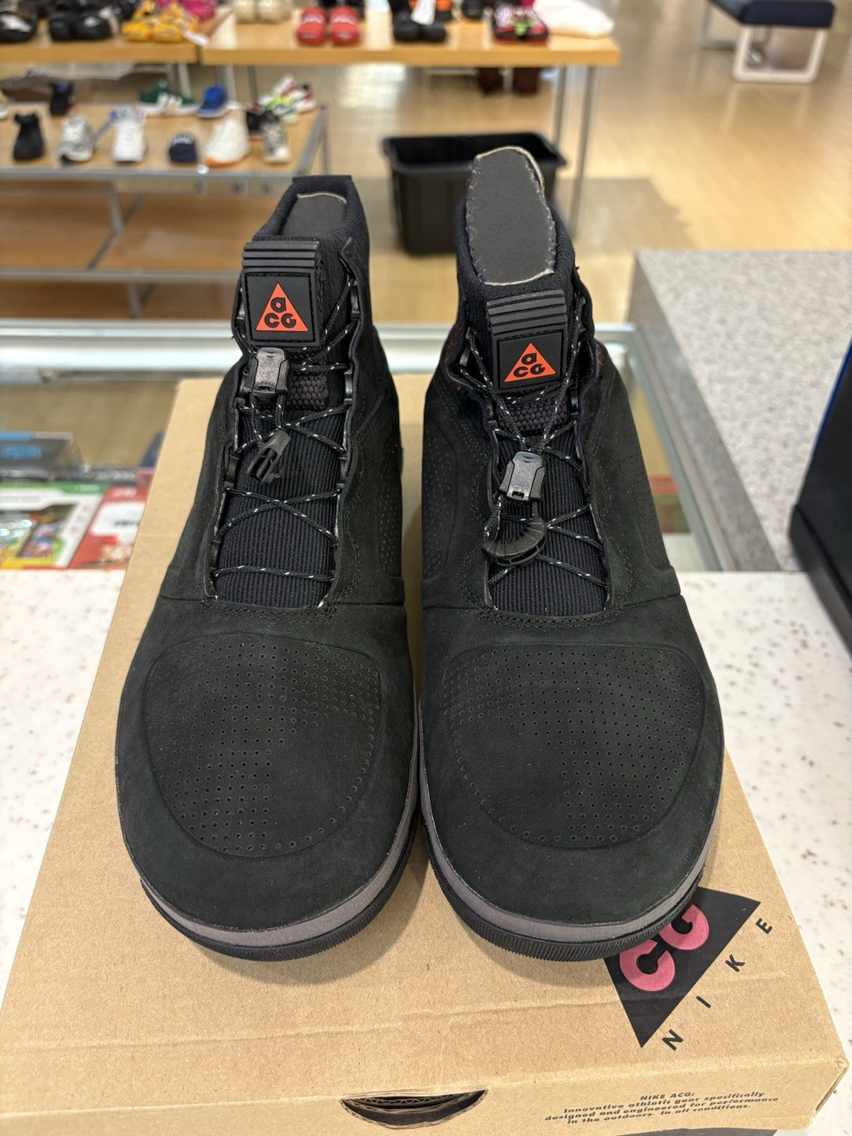 Nike ACG Ruckel Ridge Black Habanero Red Size 10 