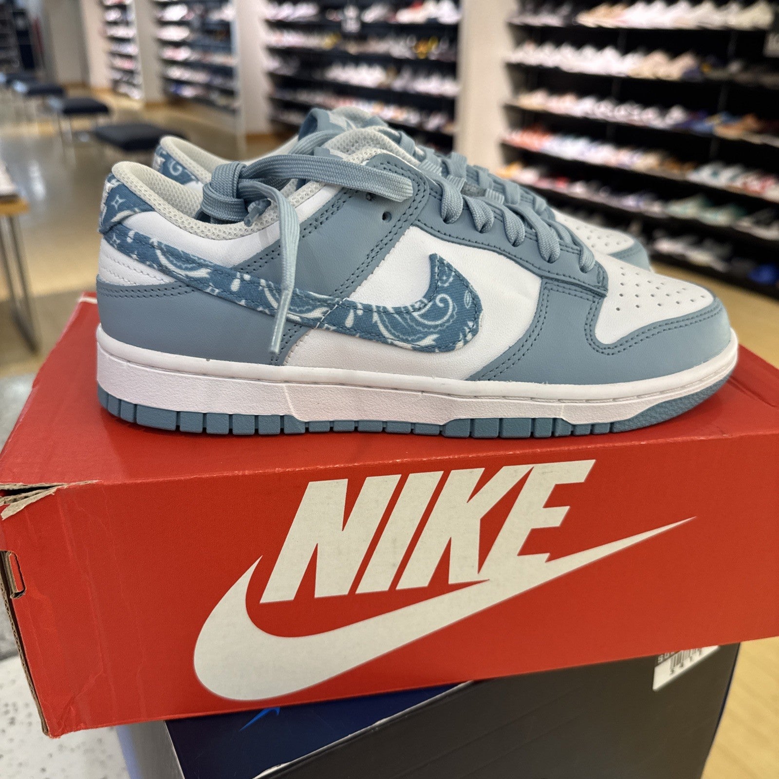 Size 8 - Nike Dunk Low Blue Paisley W YELLOWING LEFT SHOE