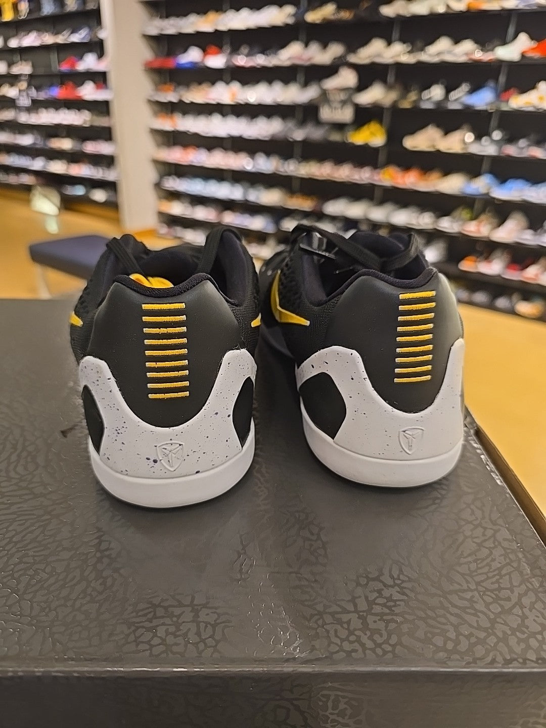 Nike Kobe 9 EM Low TB Black University Gold (GS) Sz 7Y