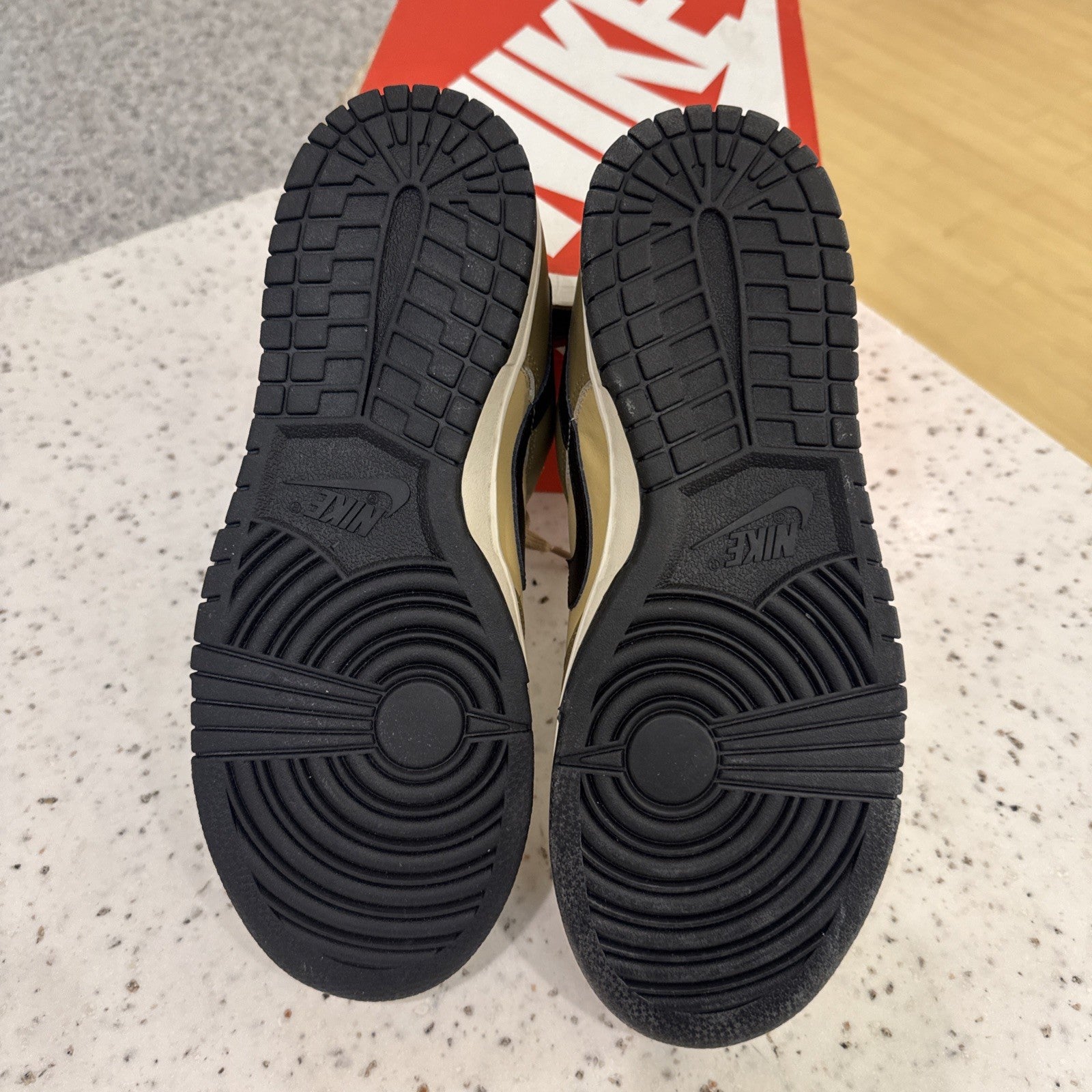 NEW AUTHENTIC NIKE DUNK LOW   "DARK DRIFTWOOD" US WOMEN'S 9