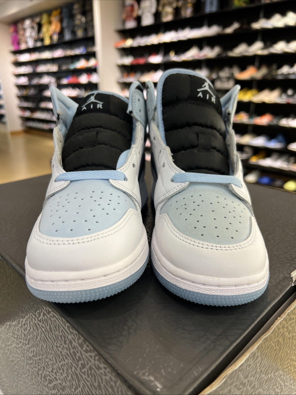 Nike Air Jordan RETRO 1 MID SE ICE BLUE Sz 6Y DEFECT Yellowing