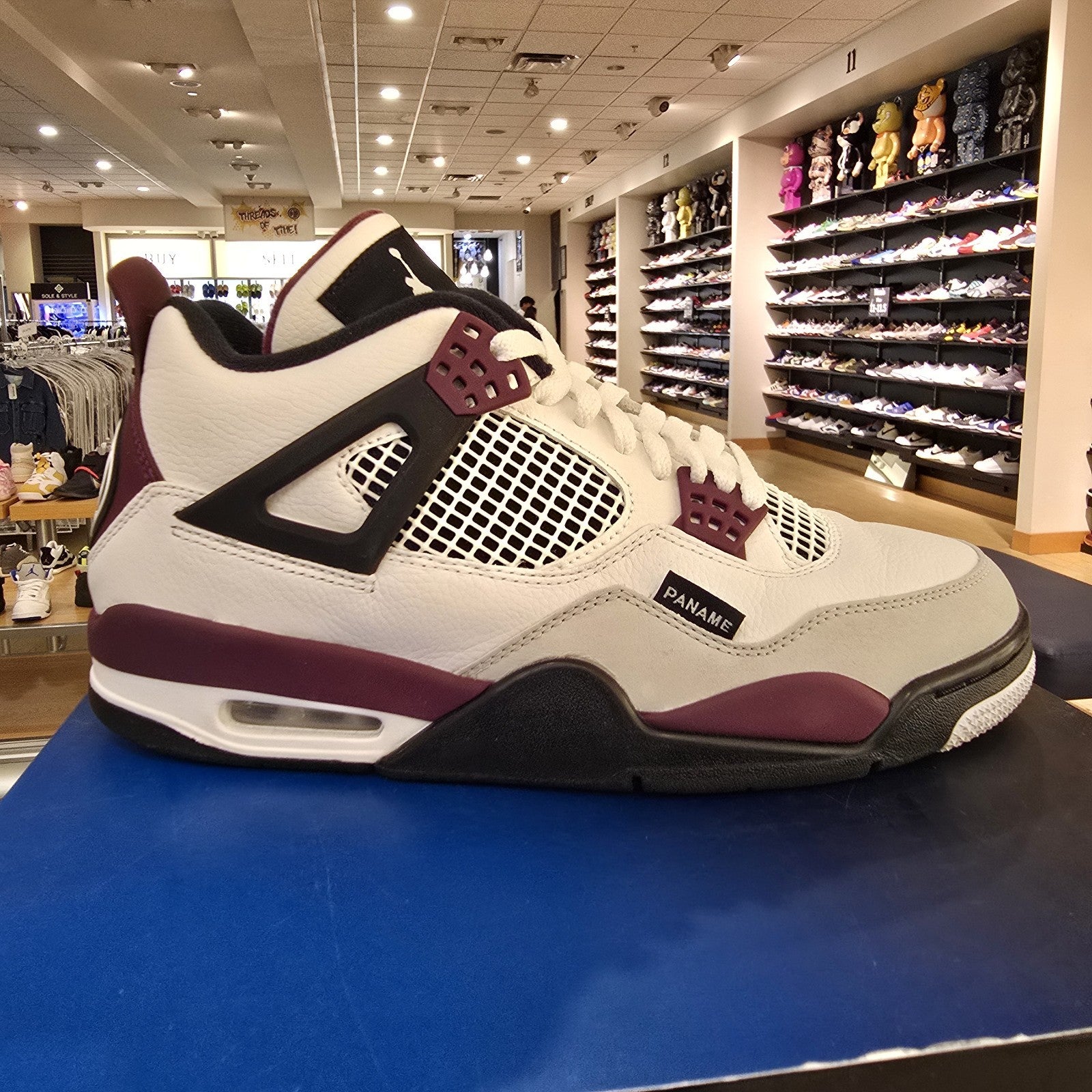 Size 9 - Jordan 4 Retro x Paris Saint-Germain Bordeaux 2020