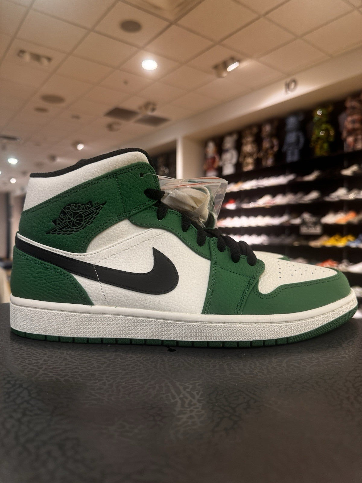 Air Jordan 1 Mid Pine Green Size 12