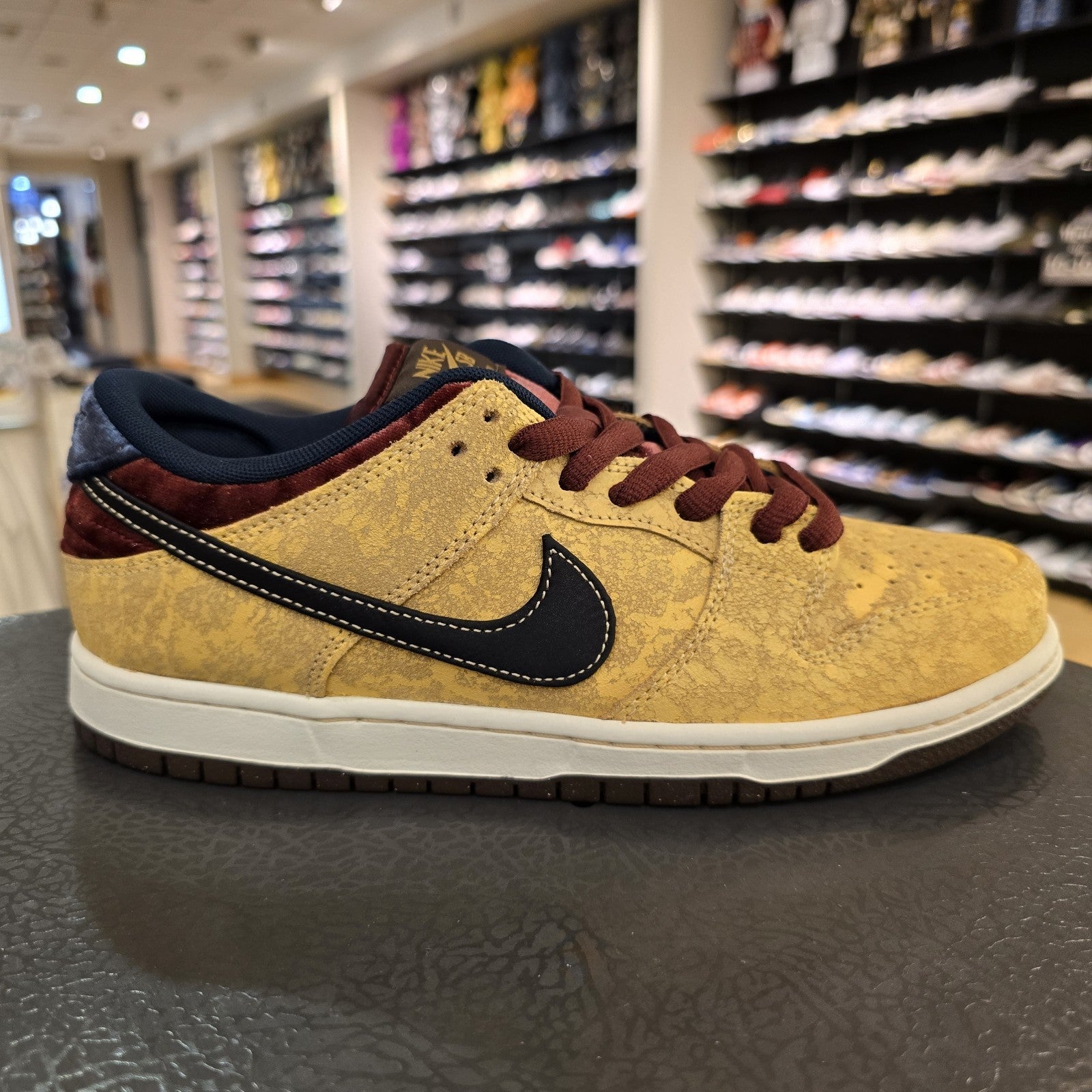 Size 8 - Nike Dunk SB Low City of Cinema