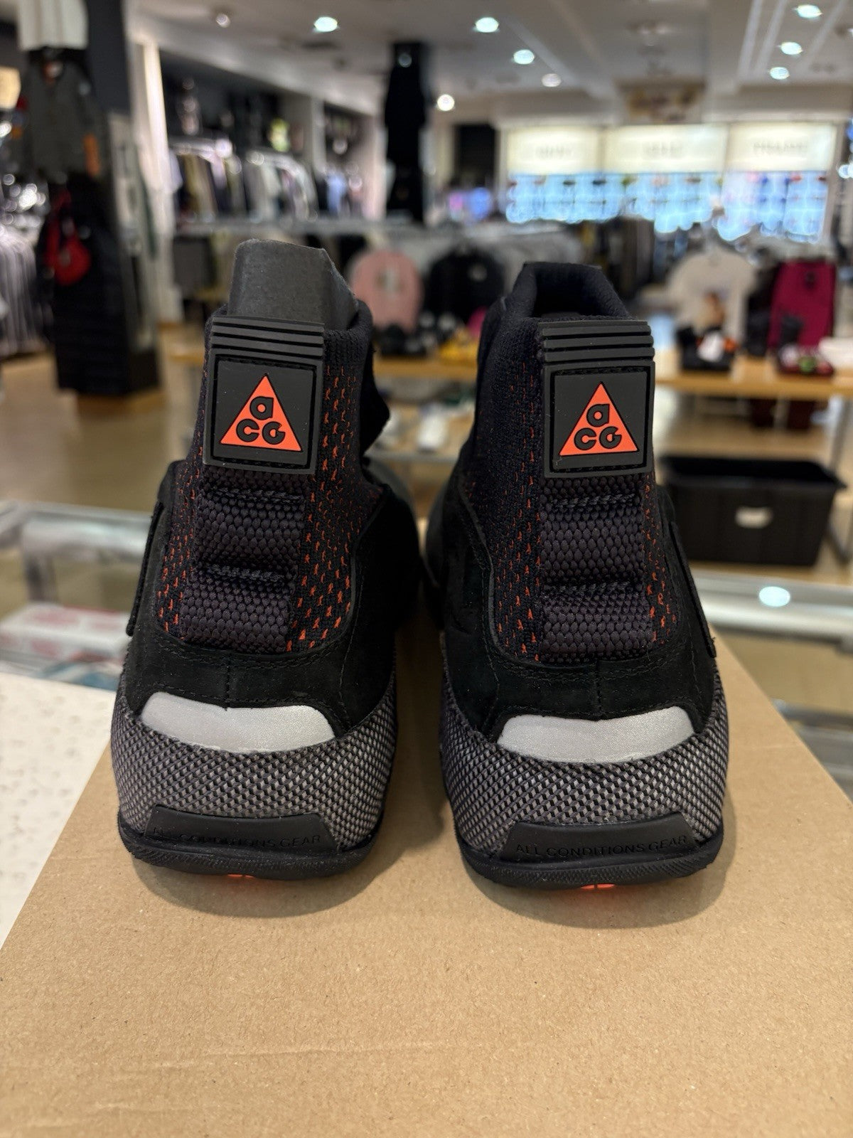 Nike ACG Ruckel Ridge Black Habanero Red Size 10 