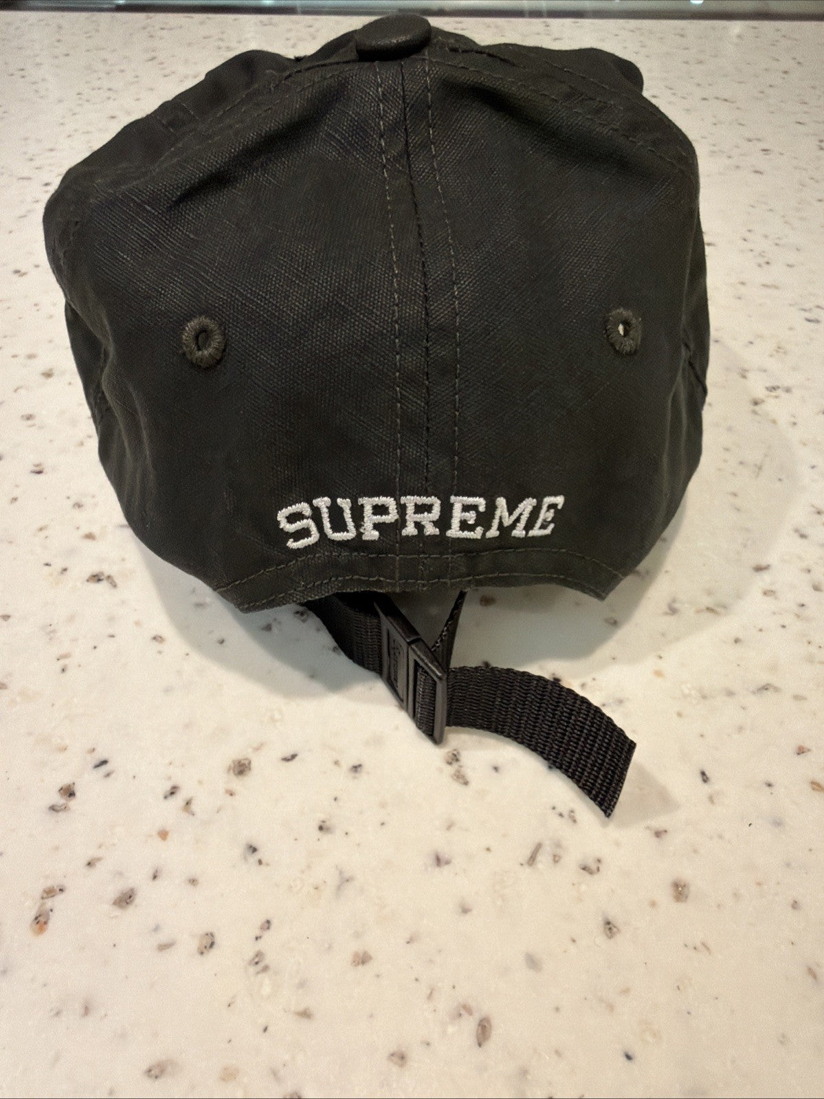 Supreme Small Box Coated Linen 6-panel