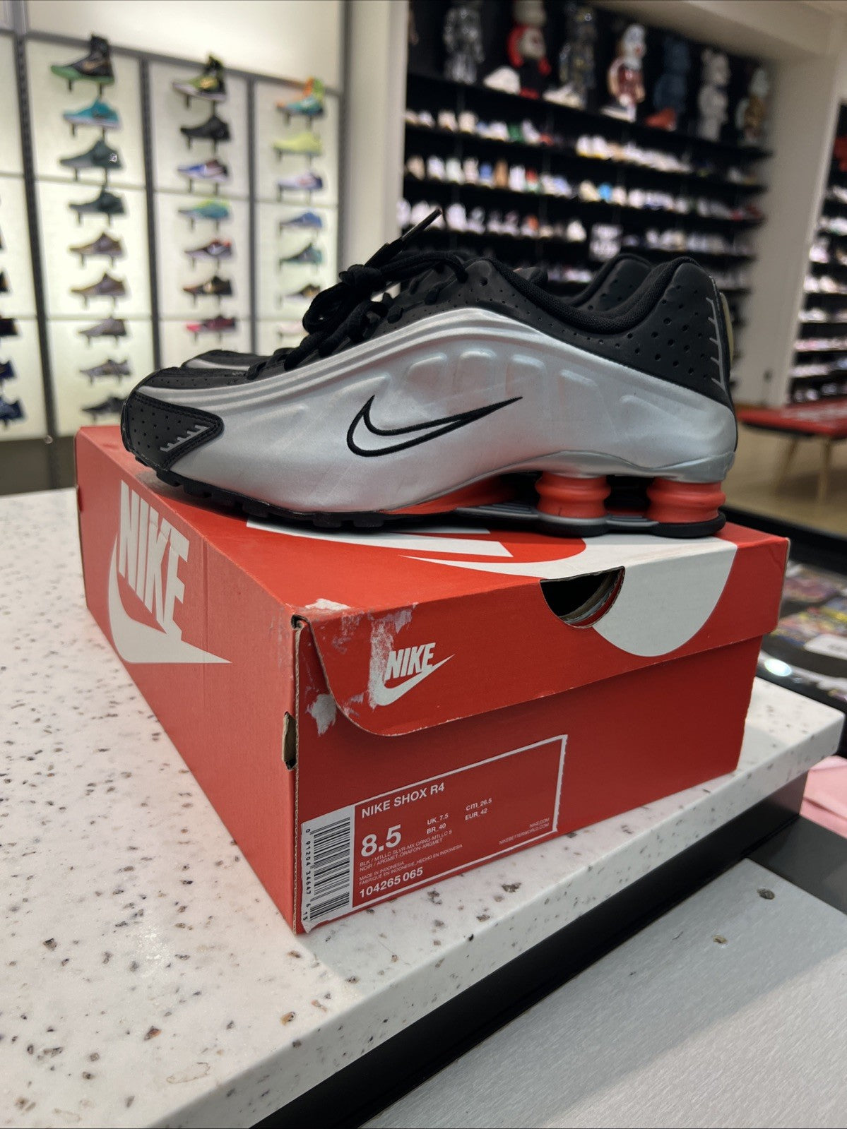 Nike Shox R4 Athletic Shoes Black Silver Orange Sz 8.5