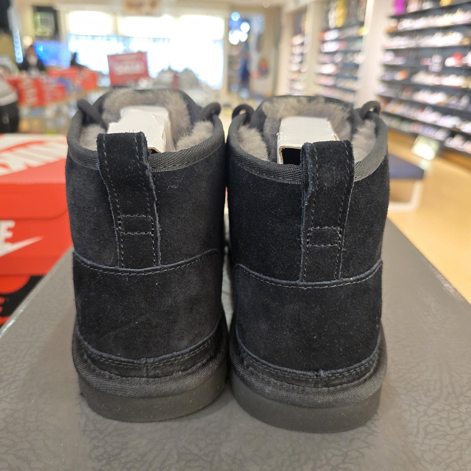 Size 11 - UGG Neumel Boot Black