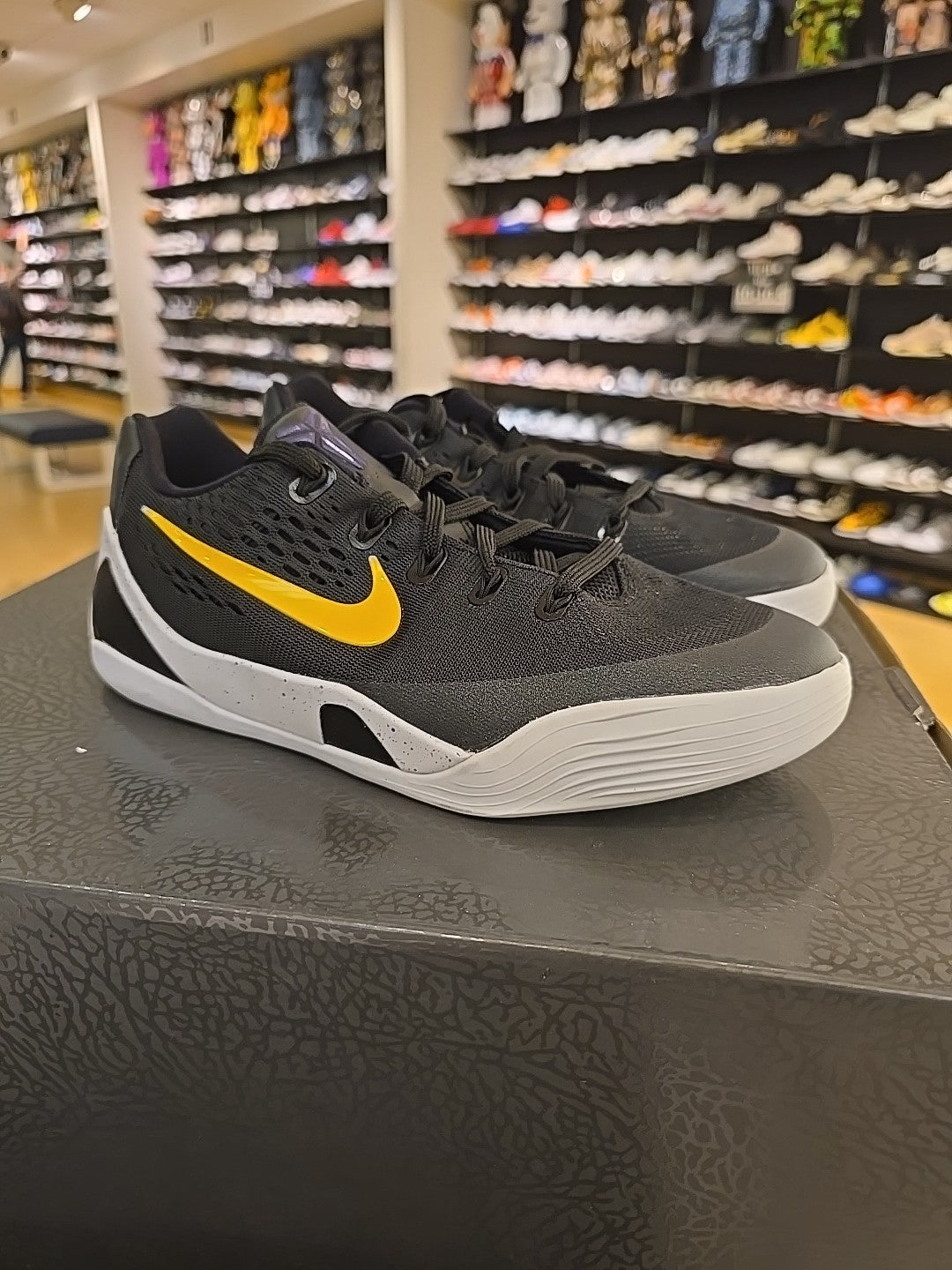 Nike Kobe 9 EM Low TB Black University Gold (GS) Sz 6.5Y