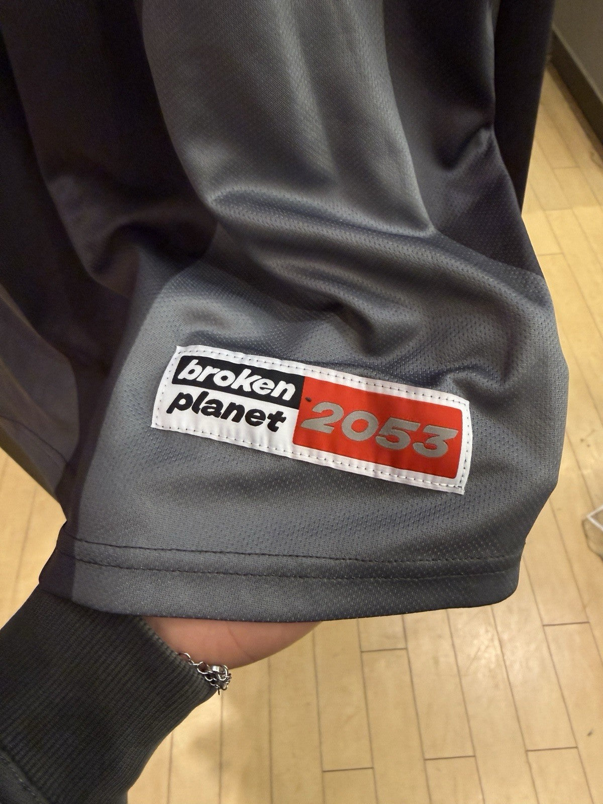 Broken Planet Market Football Long Sleeve Tee Black/Gray Sz M DEFECT