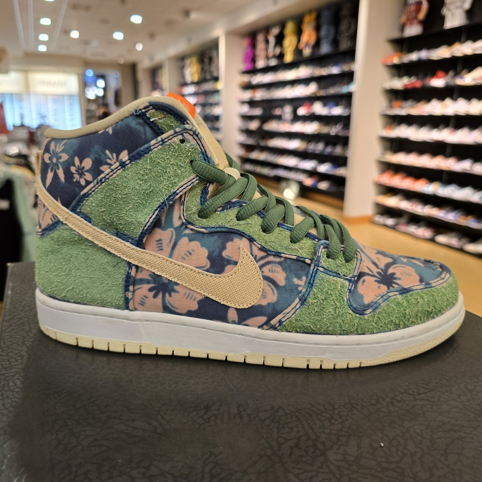 Size 10 - Nike SB Dunk High Maui Wowie