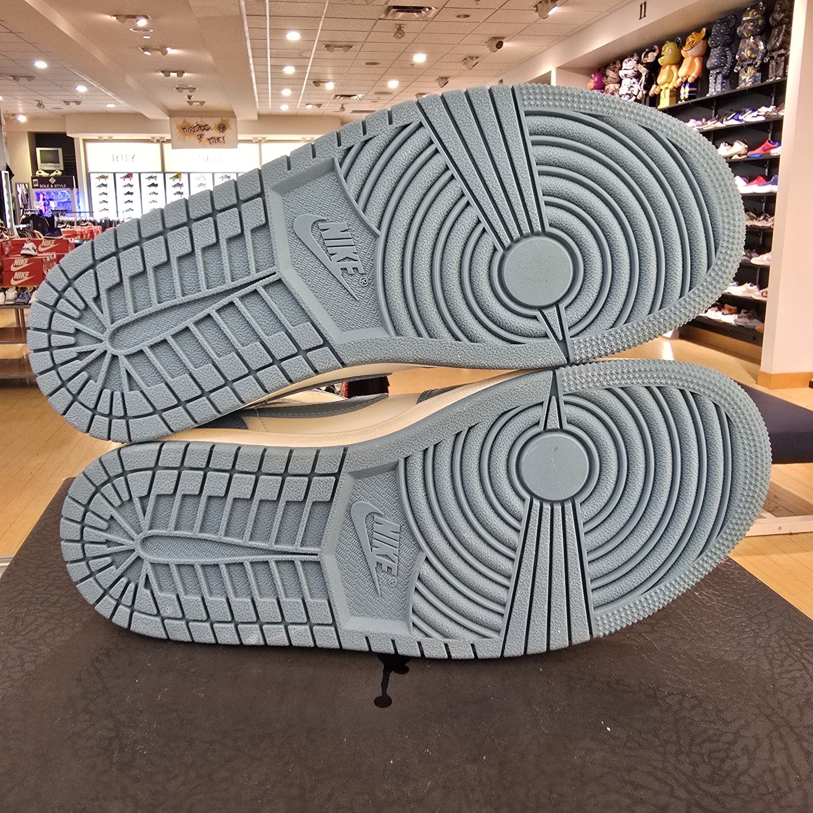 Size 7 - Air Jordan 1 Mid University Blue Women's