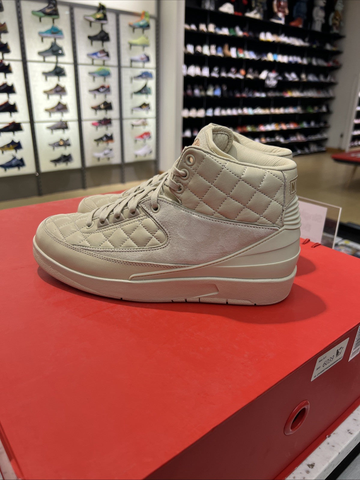 Air Jordan RETRO 2 'JUST DON BEACH' Sz 8.5 DEFECT