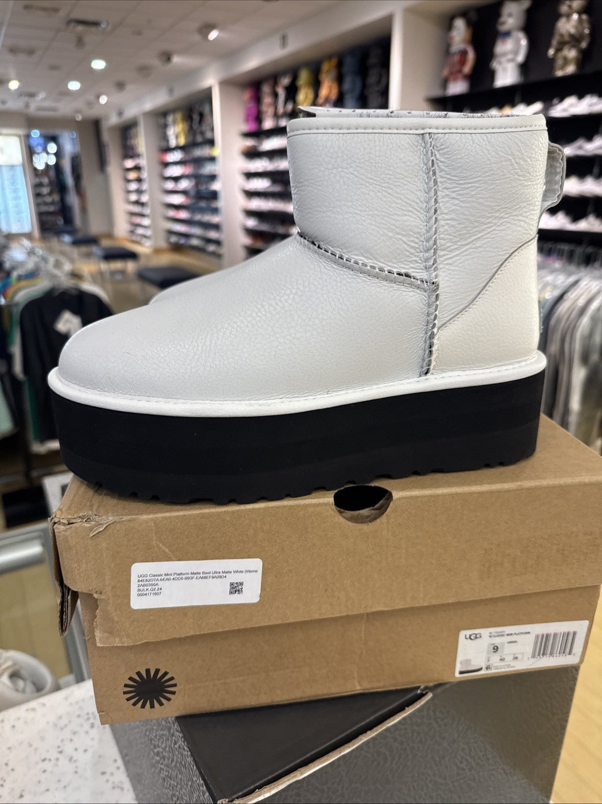 UGG WHITE ULTRA MATTE CLASSIC MINI PLATFORM ANKLE BOOTS, WOMEN US 9/ EUR 40 ~NEW