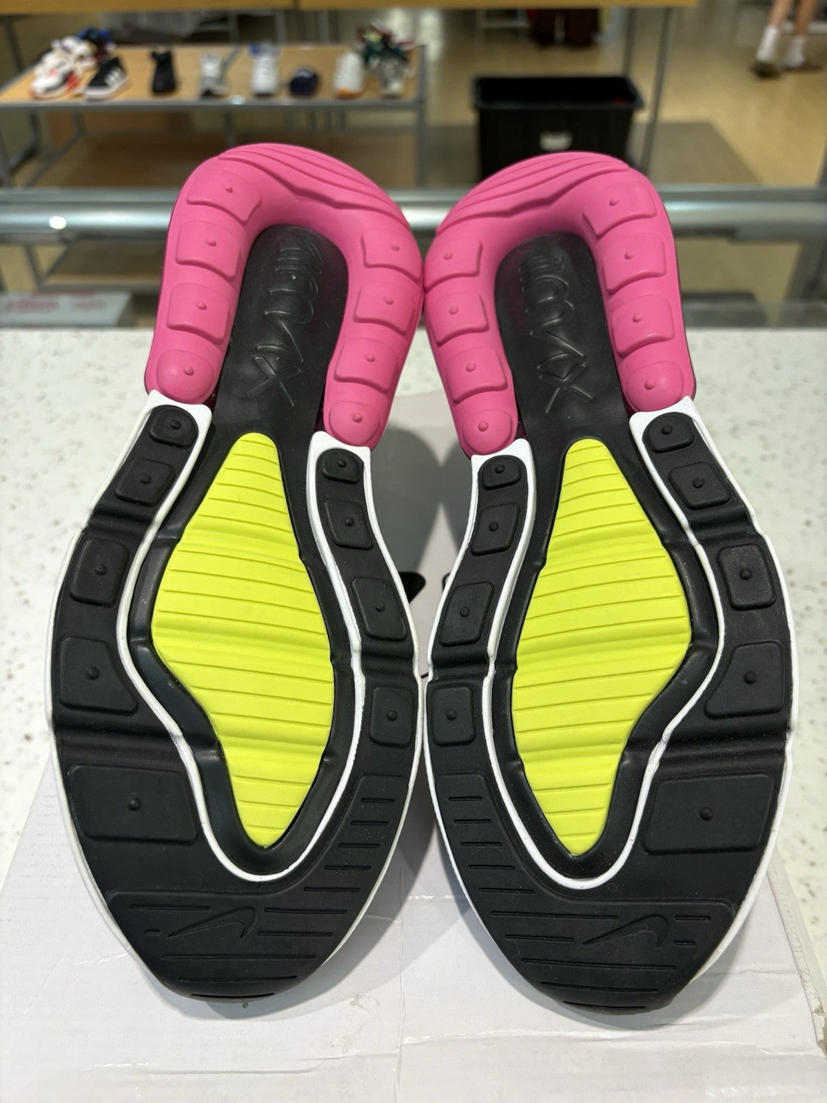 Nike Air Max 270 Volt Fuchsia Size 8.5
