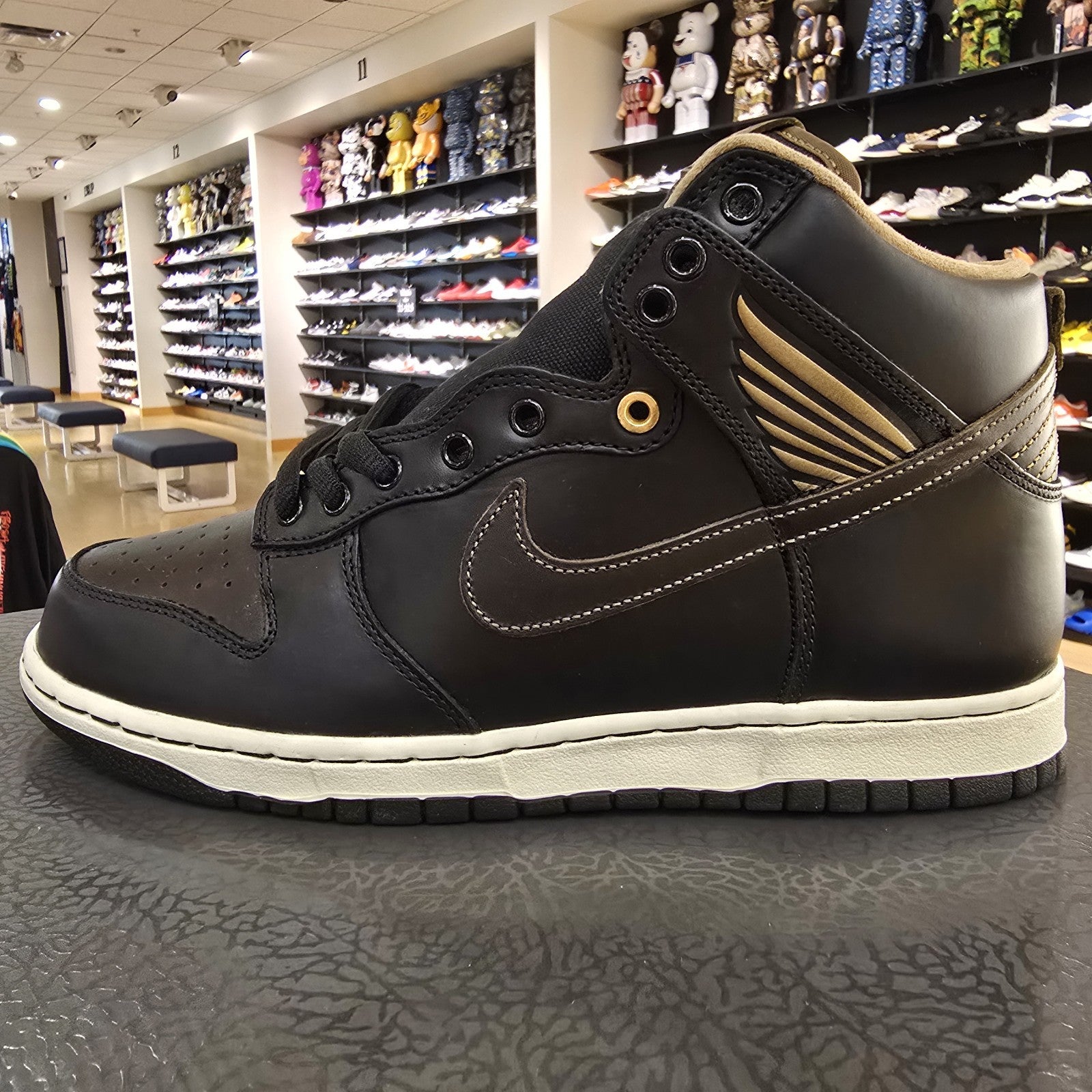 Size 9.5 - Pawnshop x Nike Dunk SB High Old Soul