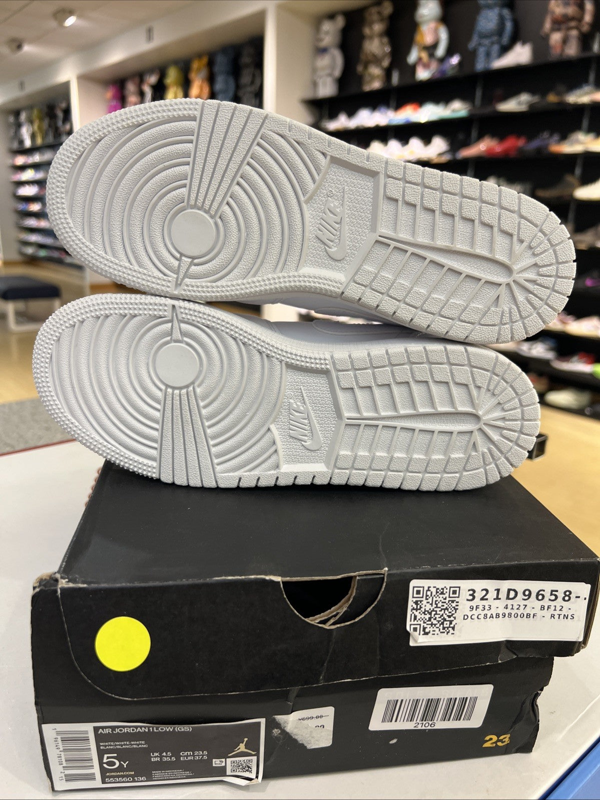 Jordan 1 Low Triple White 2023 GS Kids Sz 5Y